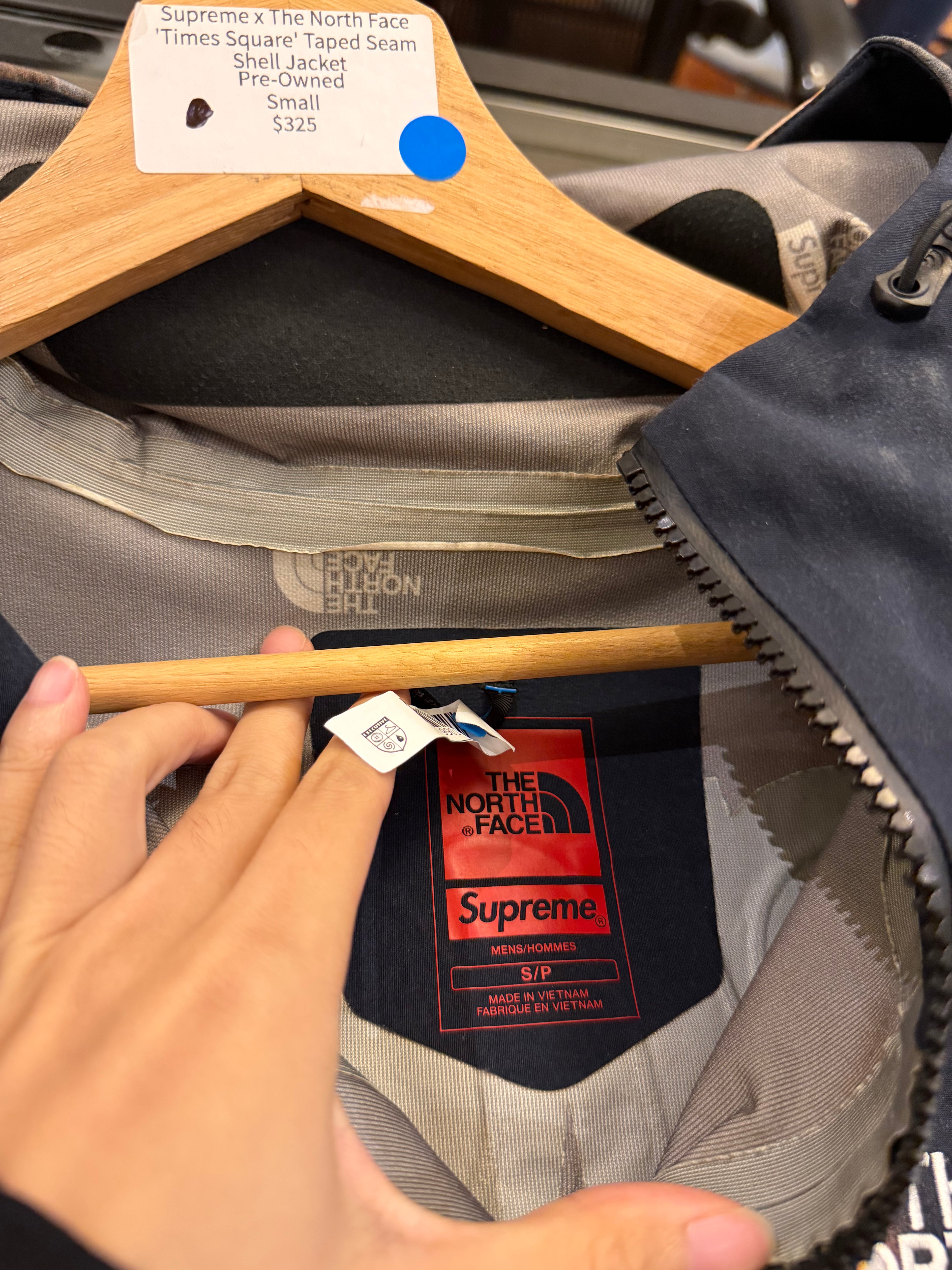 Supreme x The North Face
'Times Square' Taped Seam