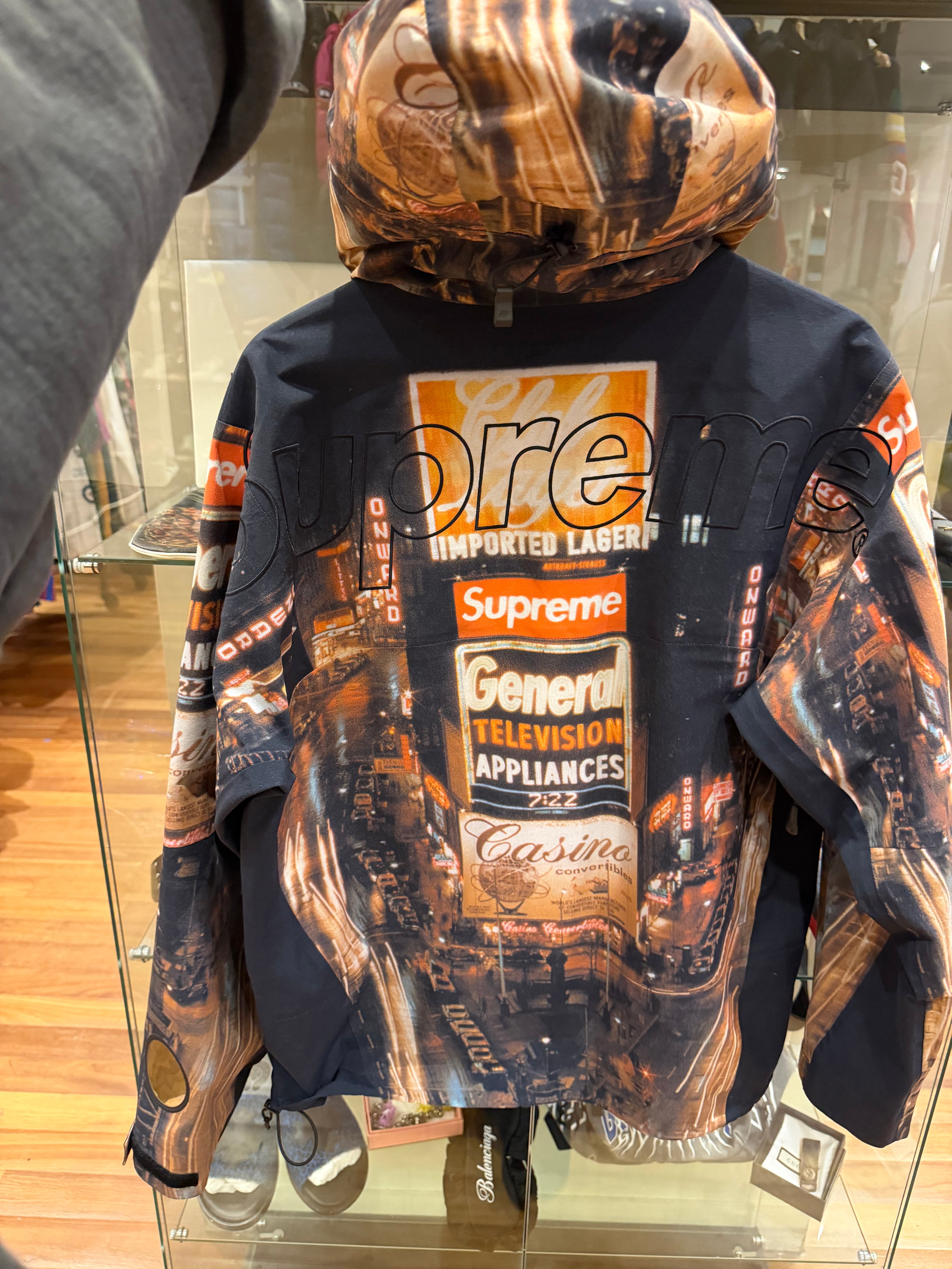 Supreme x The North Face
'Times Square' Taped Seam