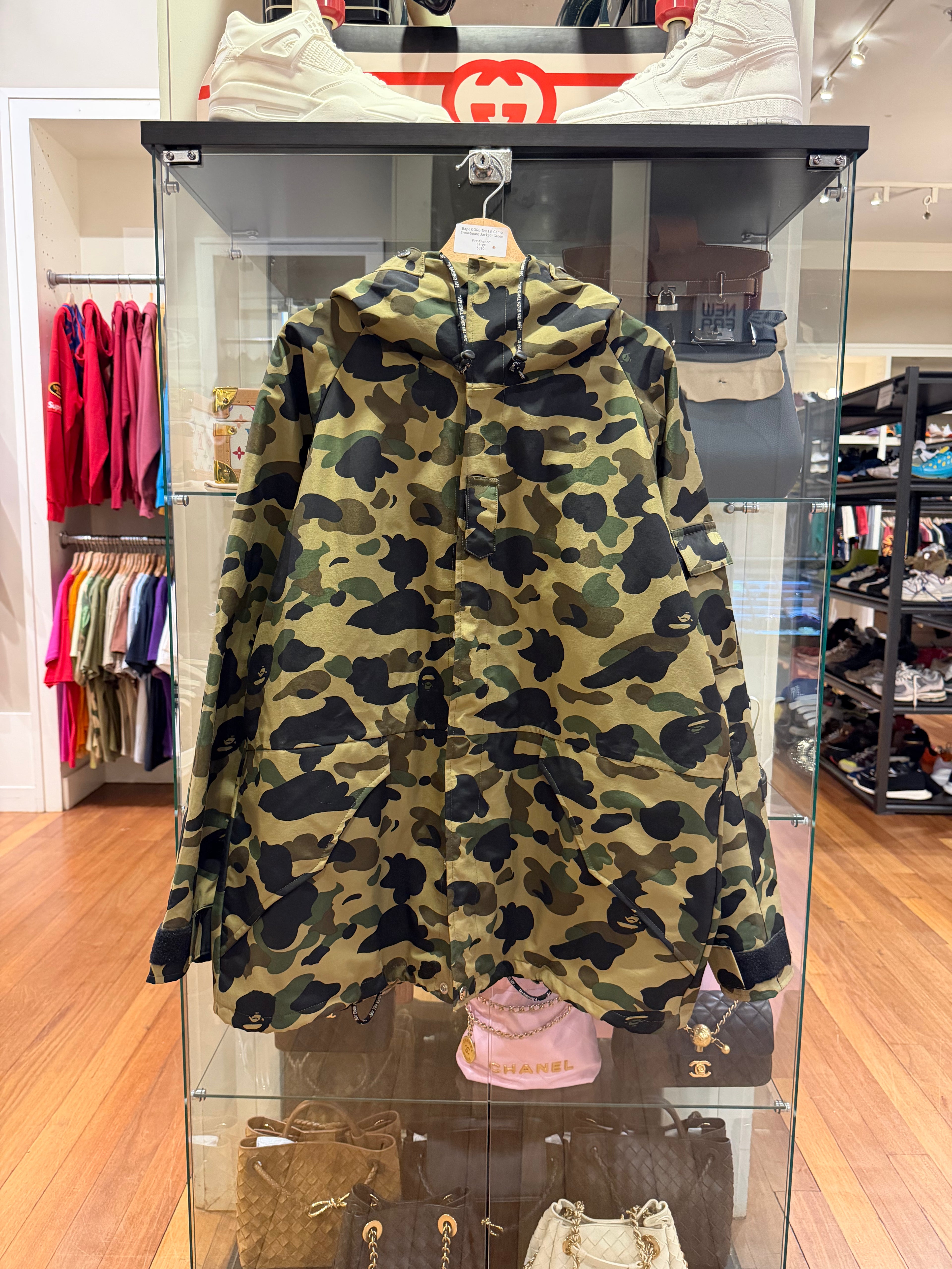 Bape GORE-Tex 1st Camo
Snowboard Jacket - Green