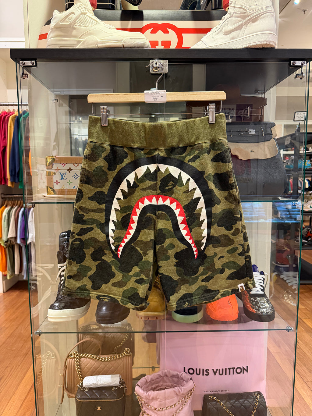Bape 1st Camo Shark Sweat
Shorts