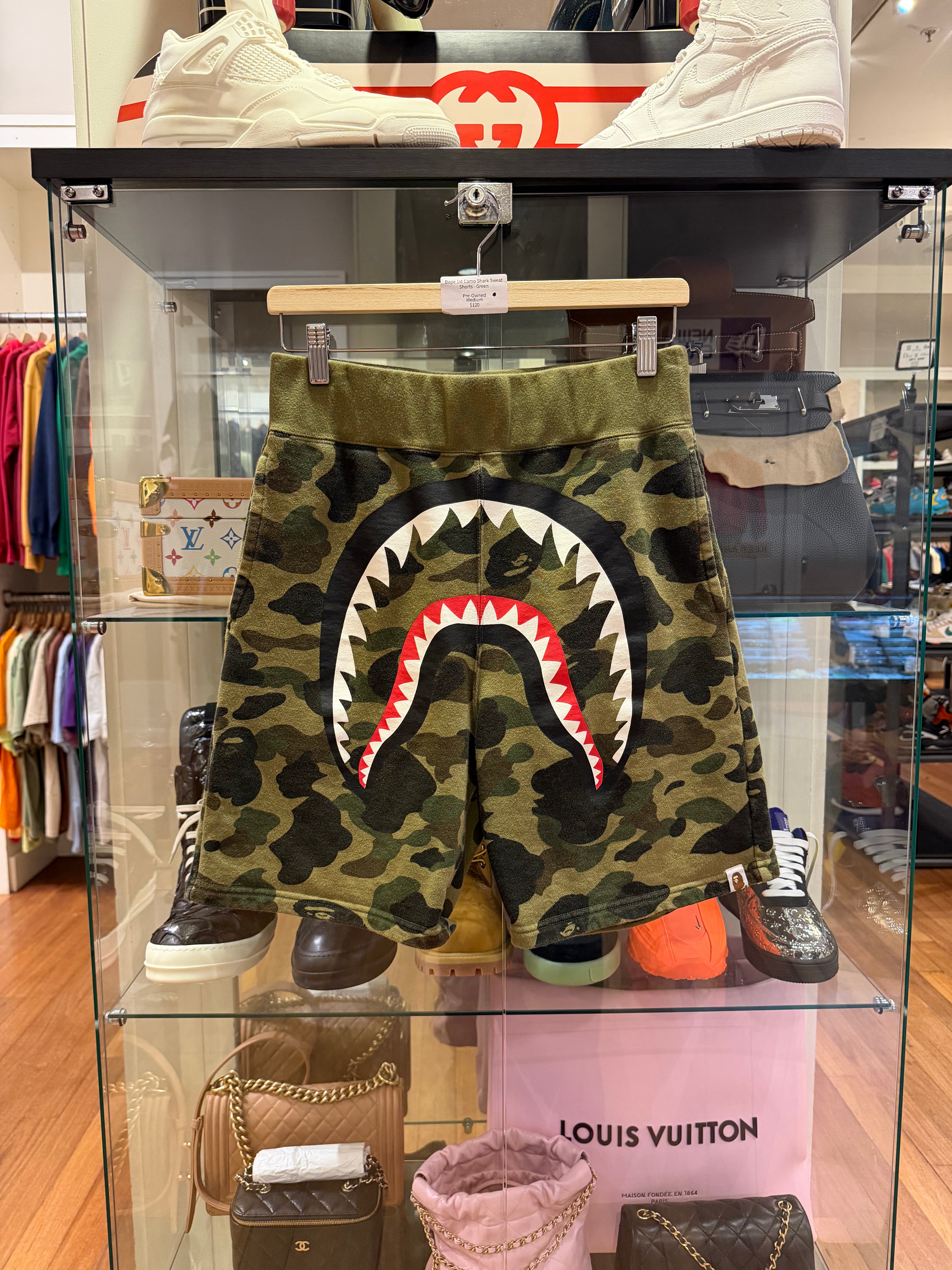 Bape 1st Camo Shark Sweat
Shorts