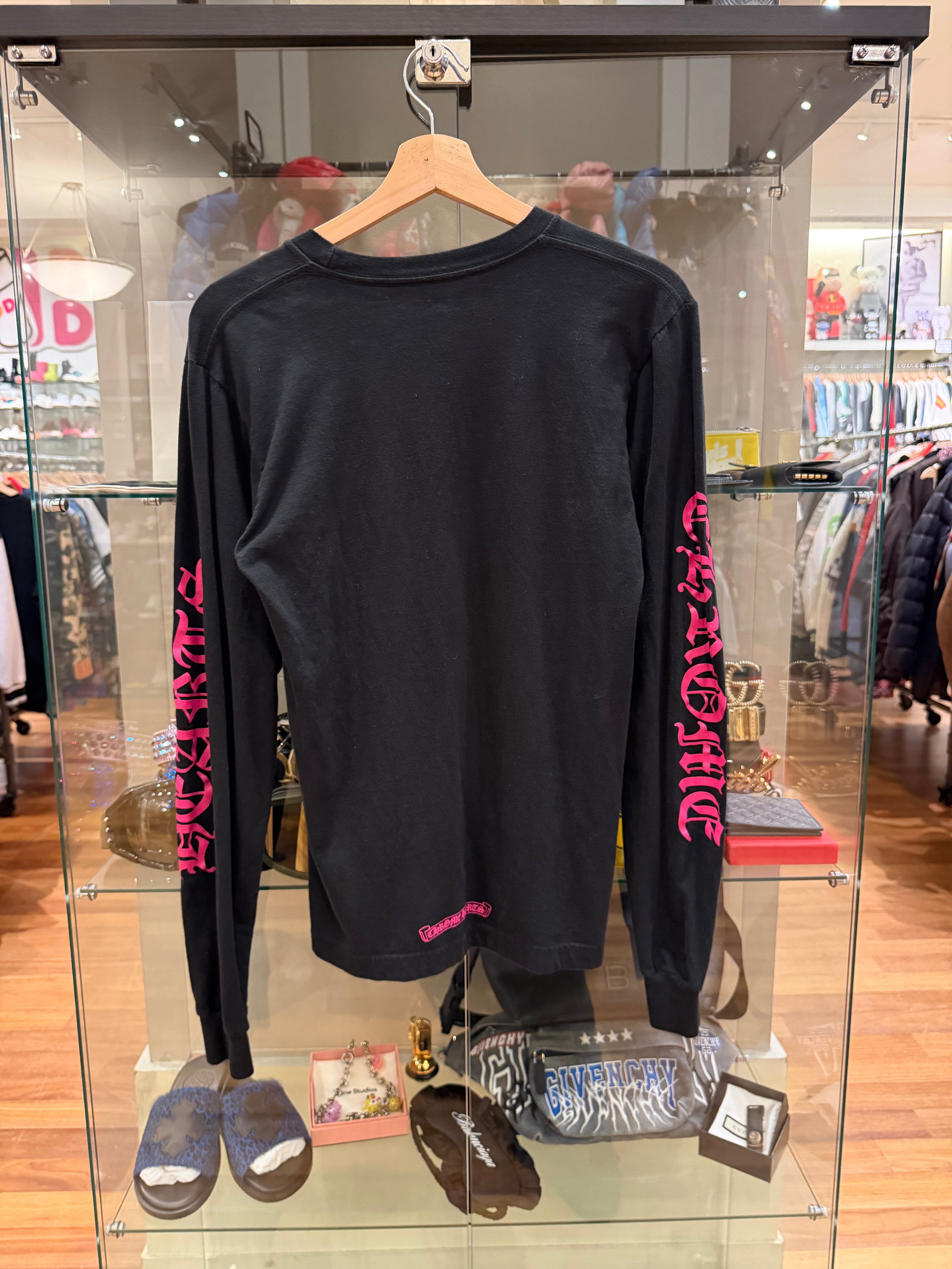 Chrome Hearts Neck Logo LS -
Pink Lettering