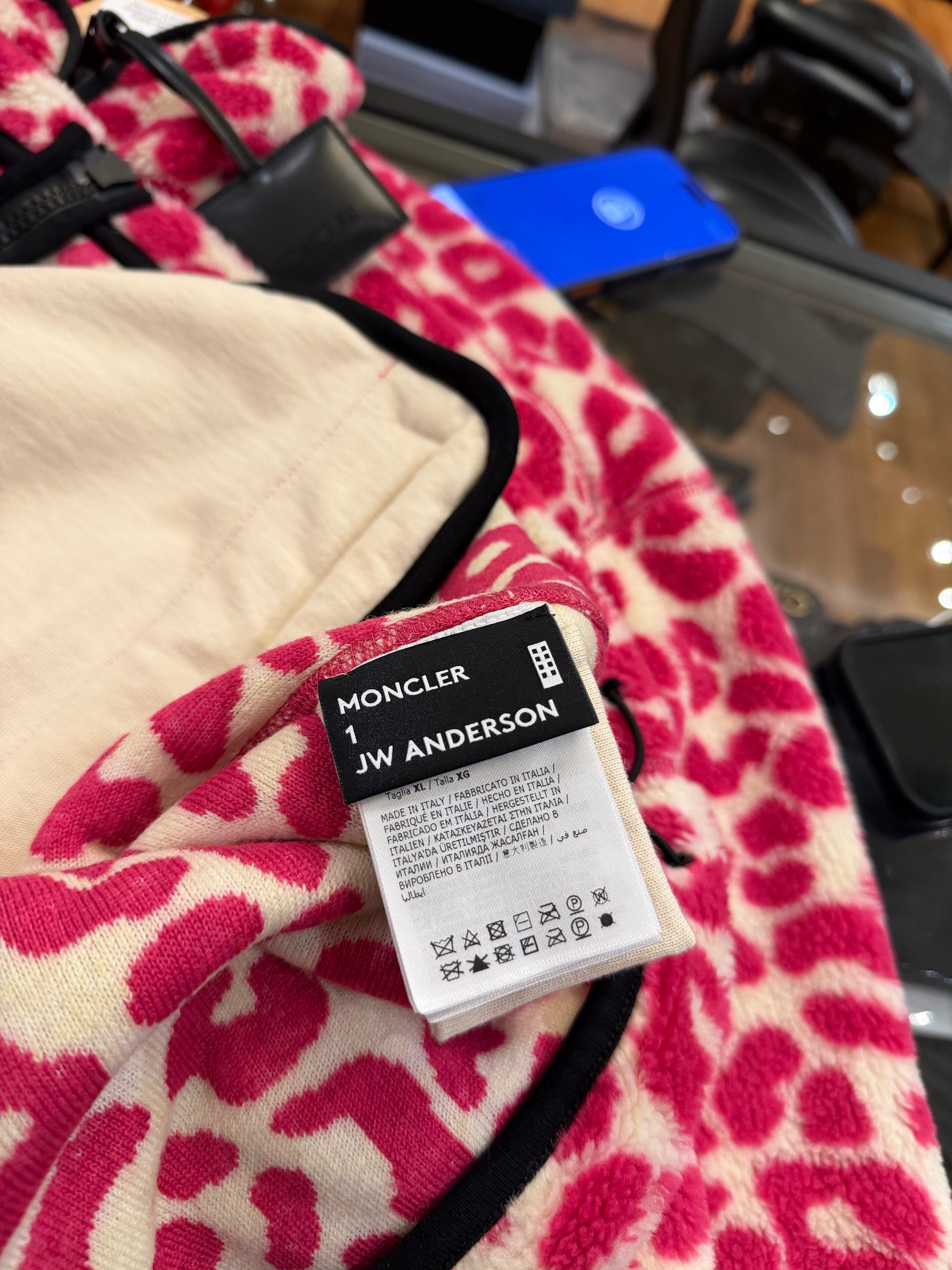 Moncler 1 Genius x JW
Anderson Leopard Print
Teddy Patch Fleece