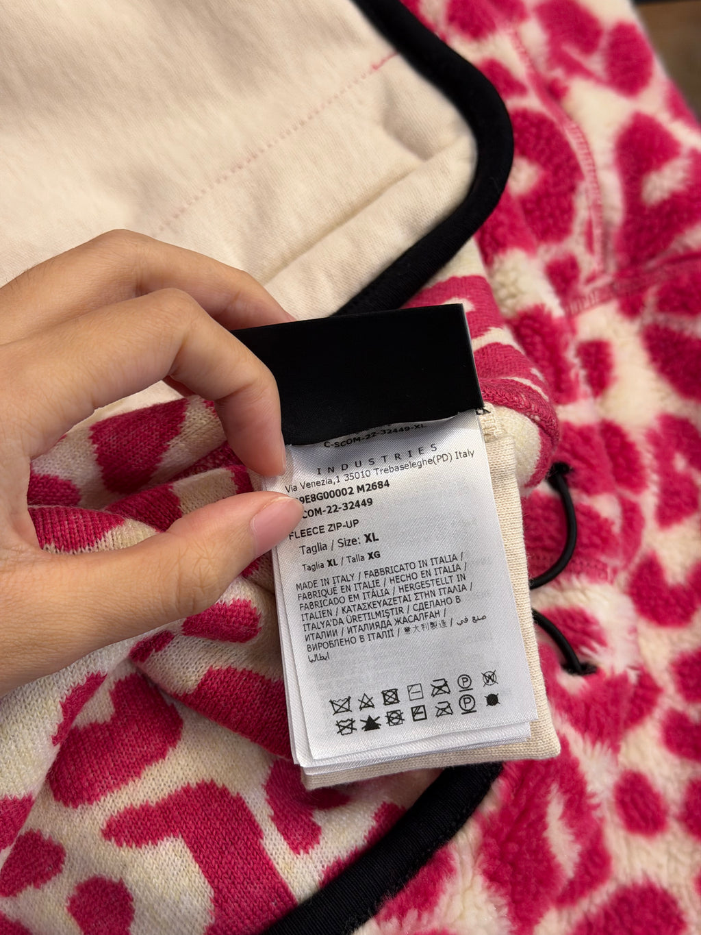Moncler 1 Genius x JW
Anderson Leopard Print
Teddy Patch Fleece