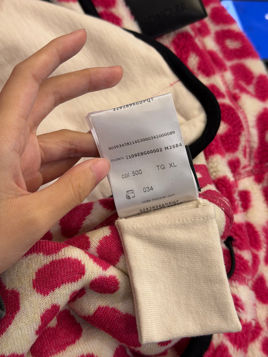 Moncler 1 Genius x JW
Anderson Leopard Print
Teddy Patch Fleece