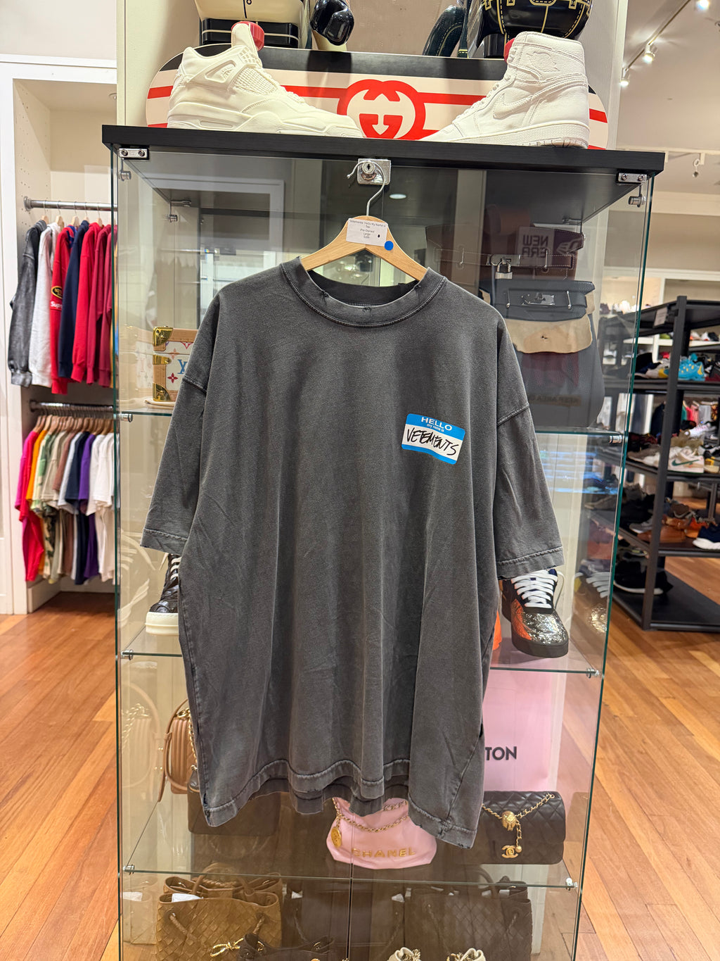 Vetements 'Hello My Name Is'
Tee