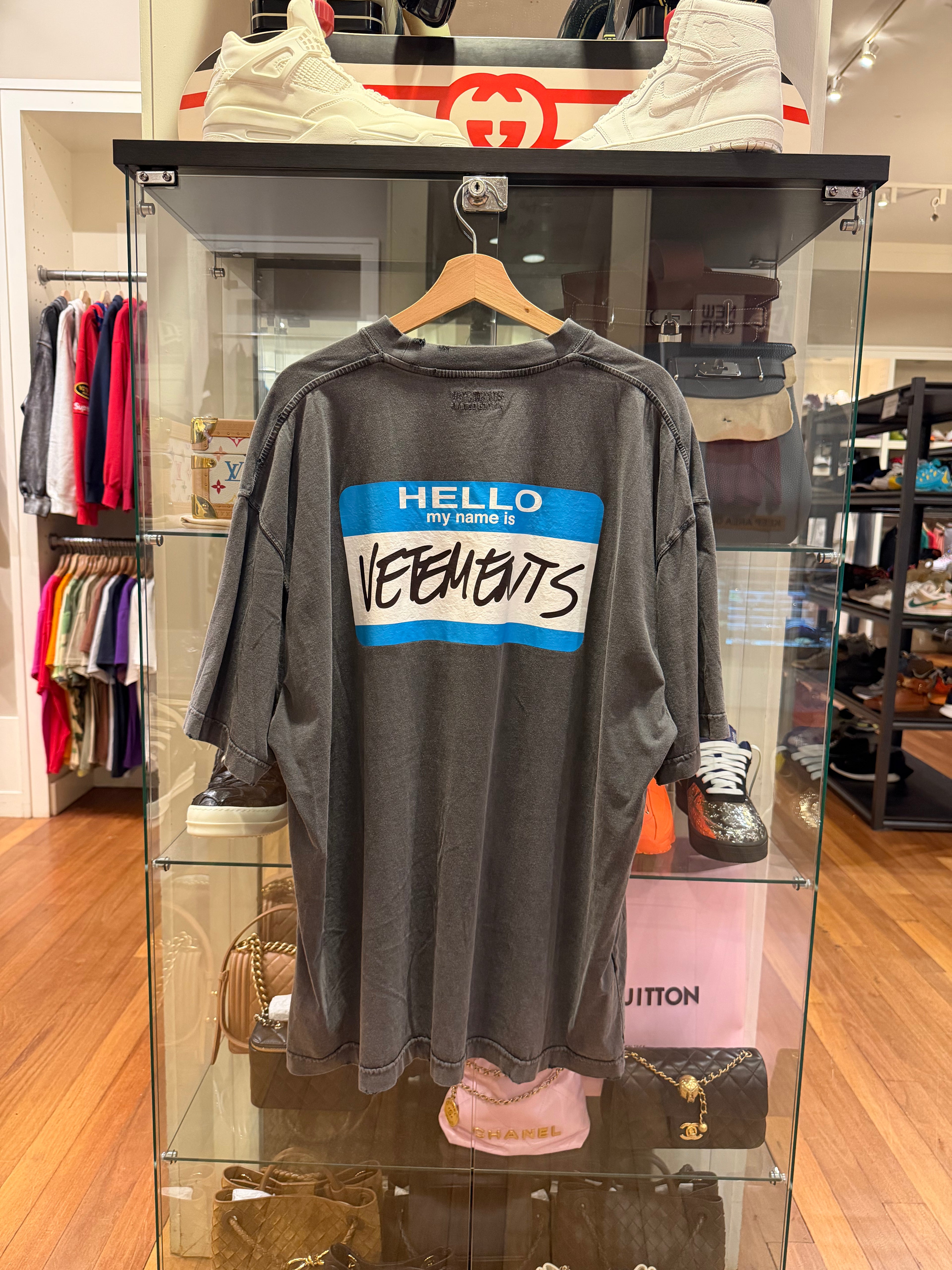 Vetements 'Hello My Name Is'
Tee