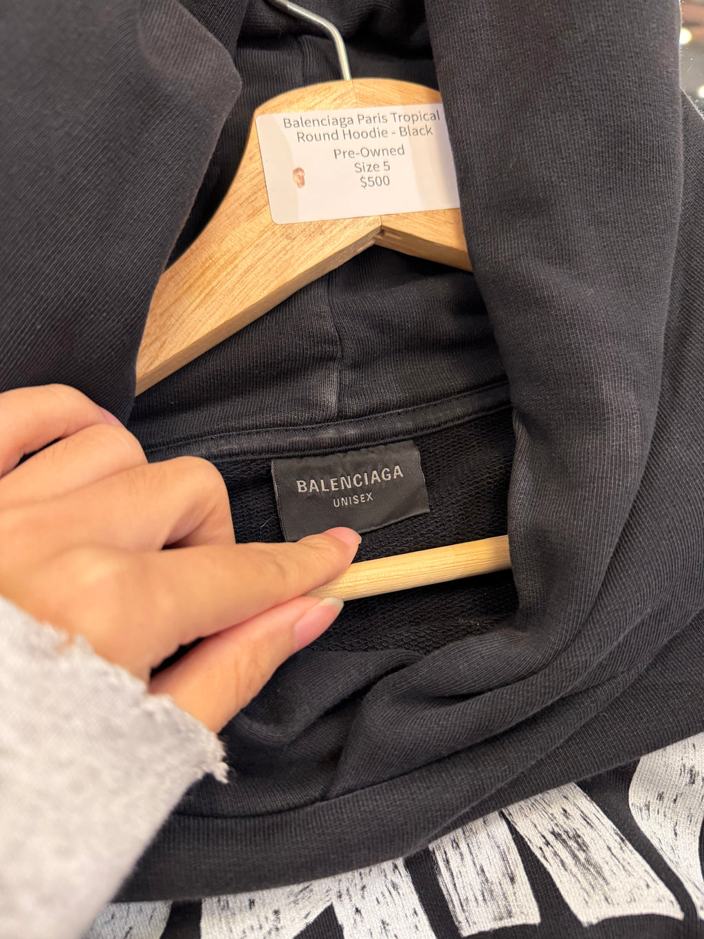 Balenciaga Paris Tropical
Round Hoodie