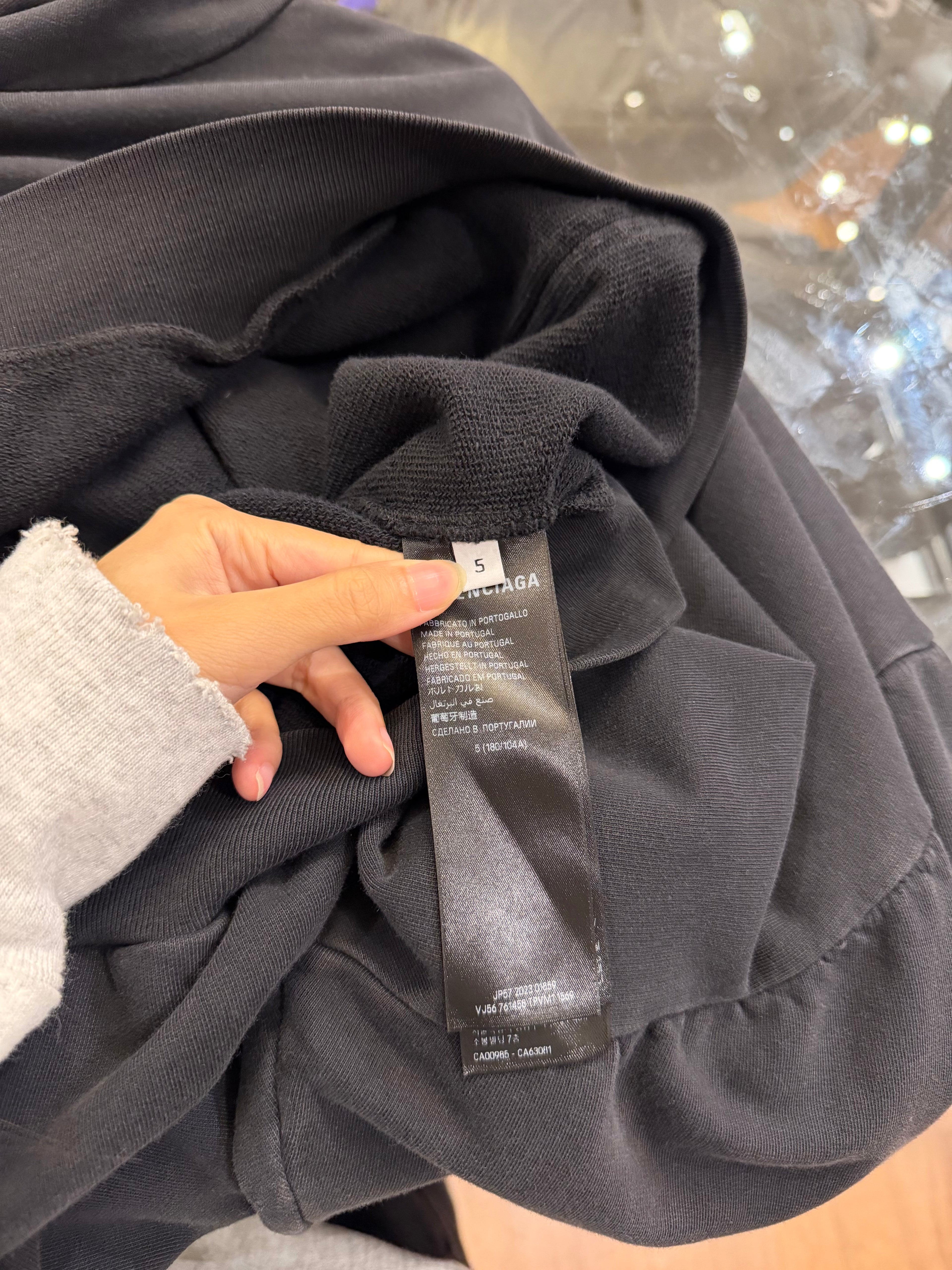 Balenciaga Paris Tropical
Round Hoodie