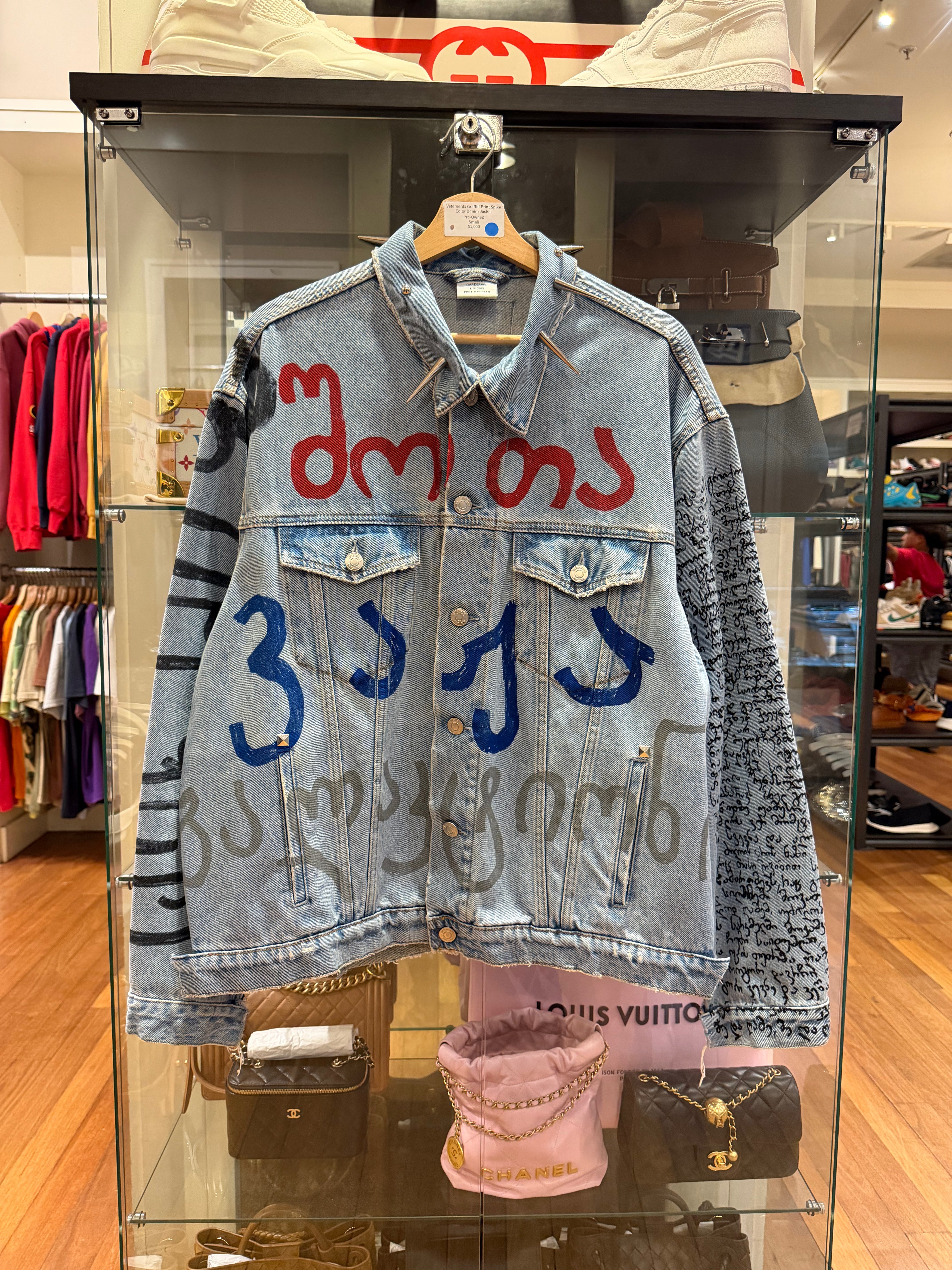 Vetements Graffiti Print Spike
Color Denim Jacket
