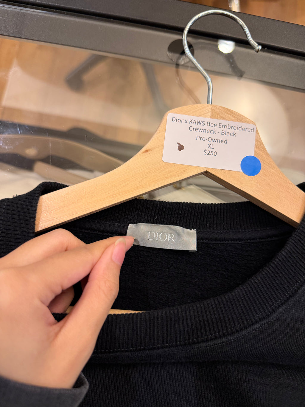 Dior x KAWS Bee Embroidered
Crewneck - Black