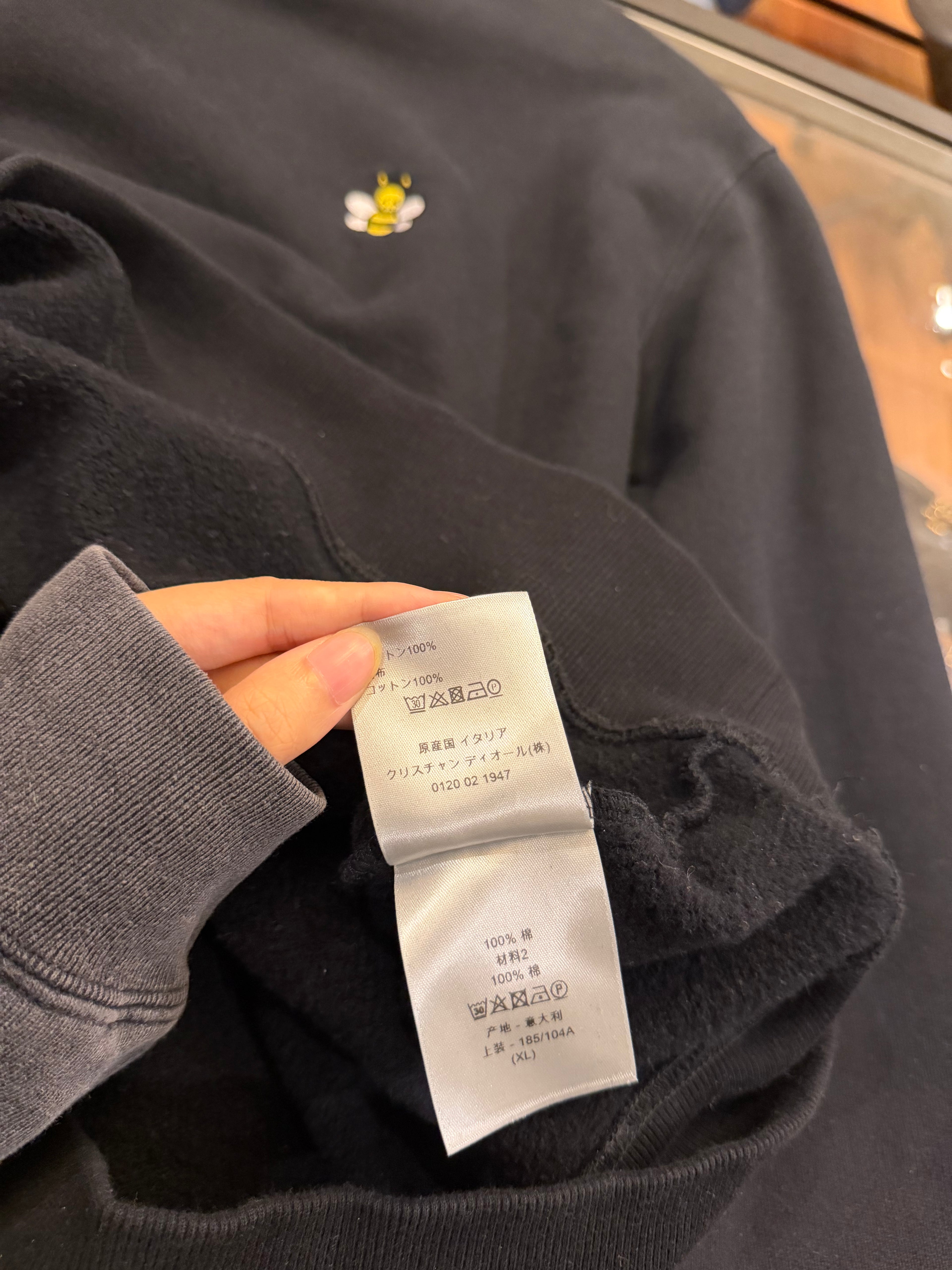 Dior x KAWS Bee Embroidered
Crewneck - Black