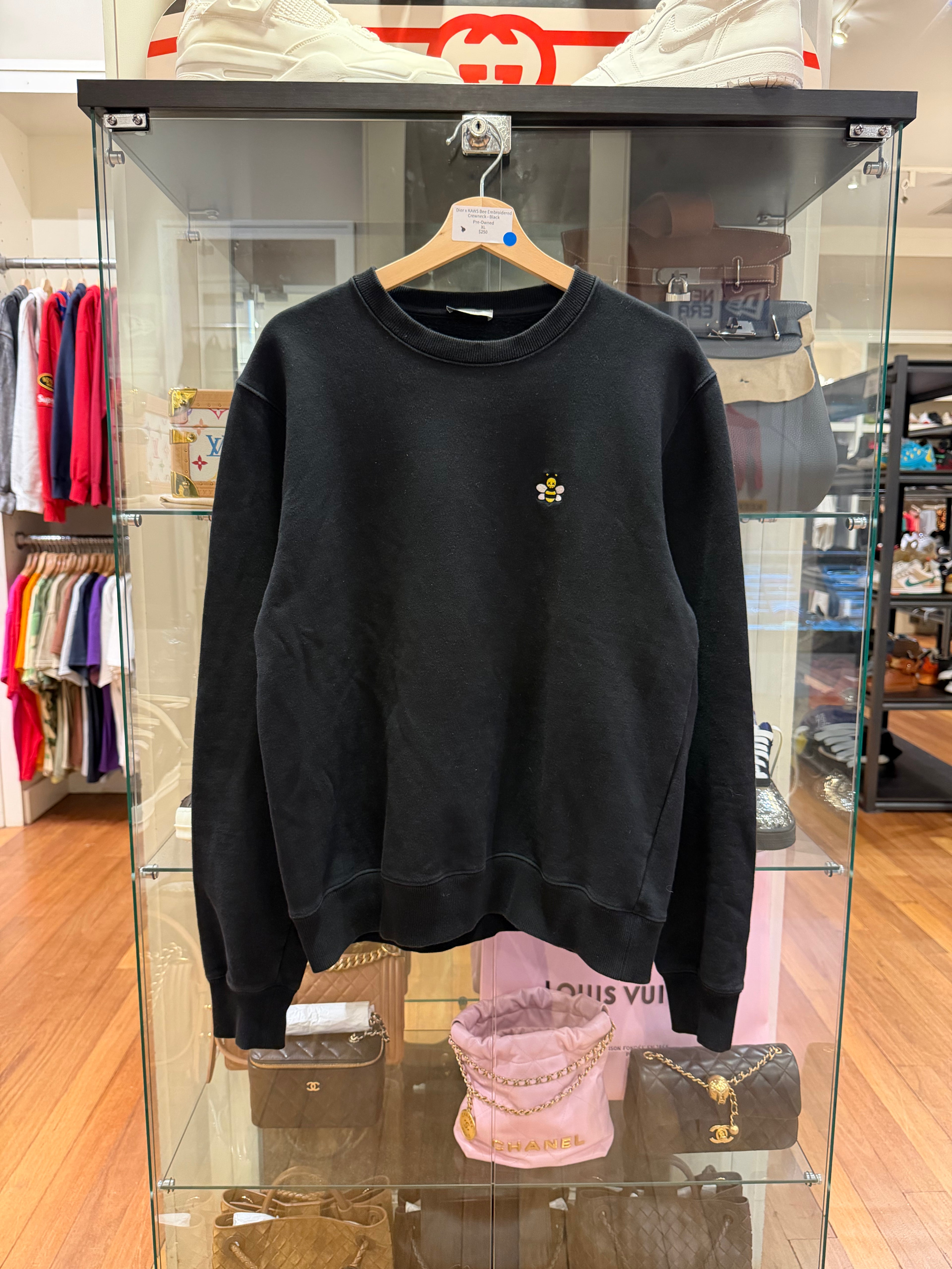 Dior x KAWS Bee Embroidered
Crewneck - Black