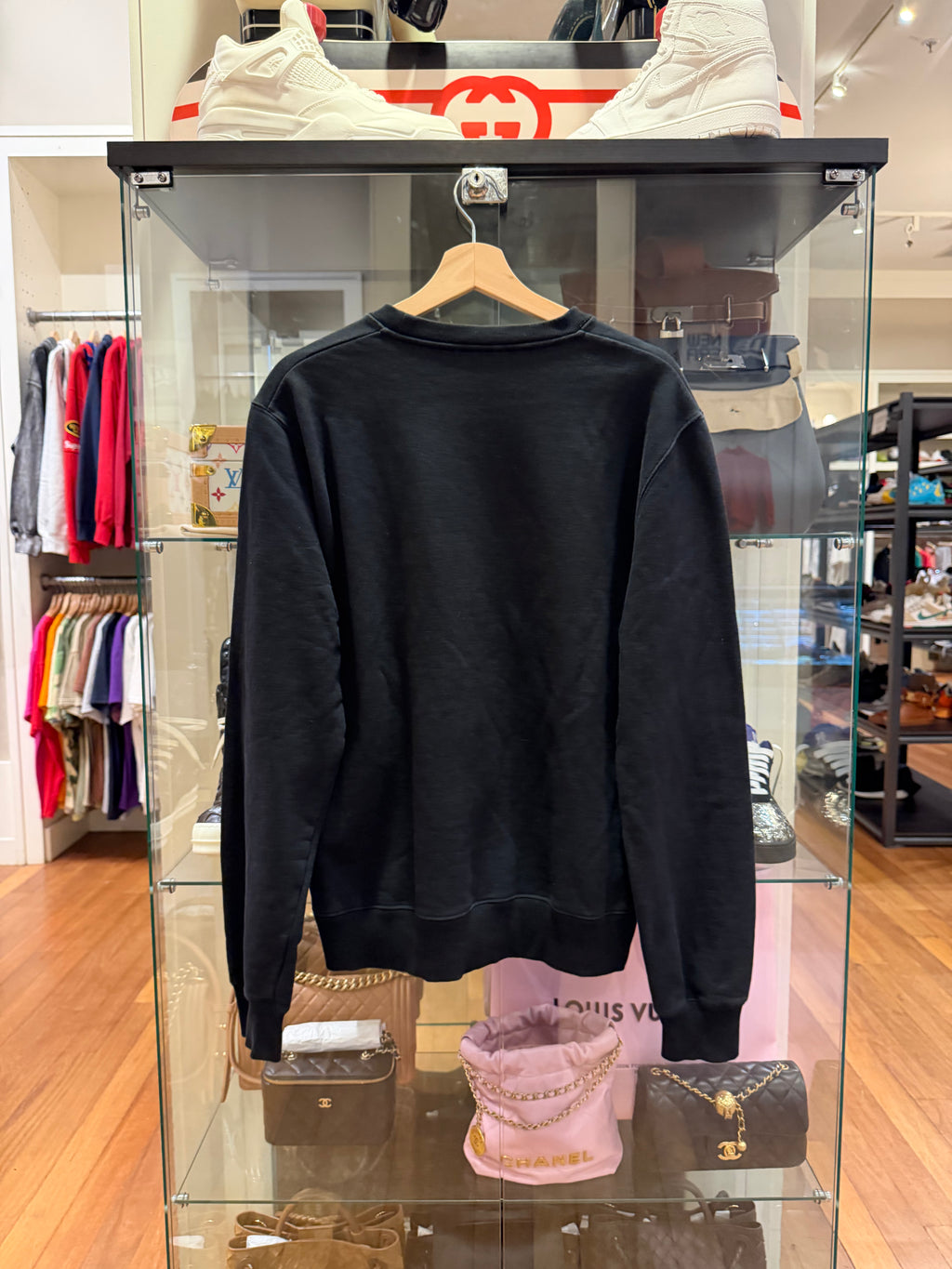 Dior x KAWS Bee Embroidered
Crewneck - Black