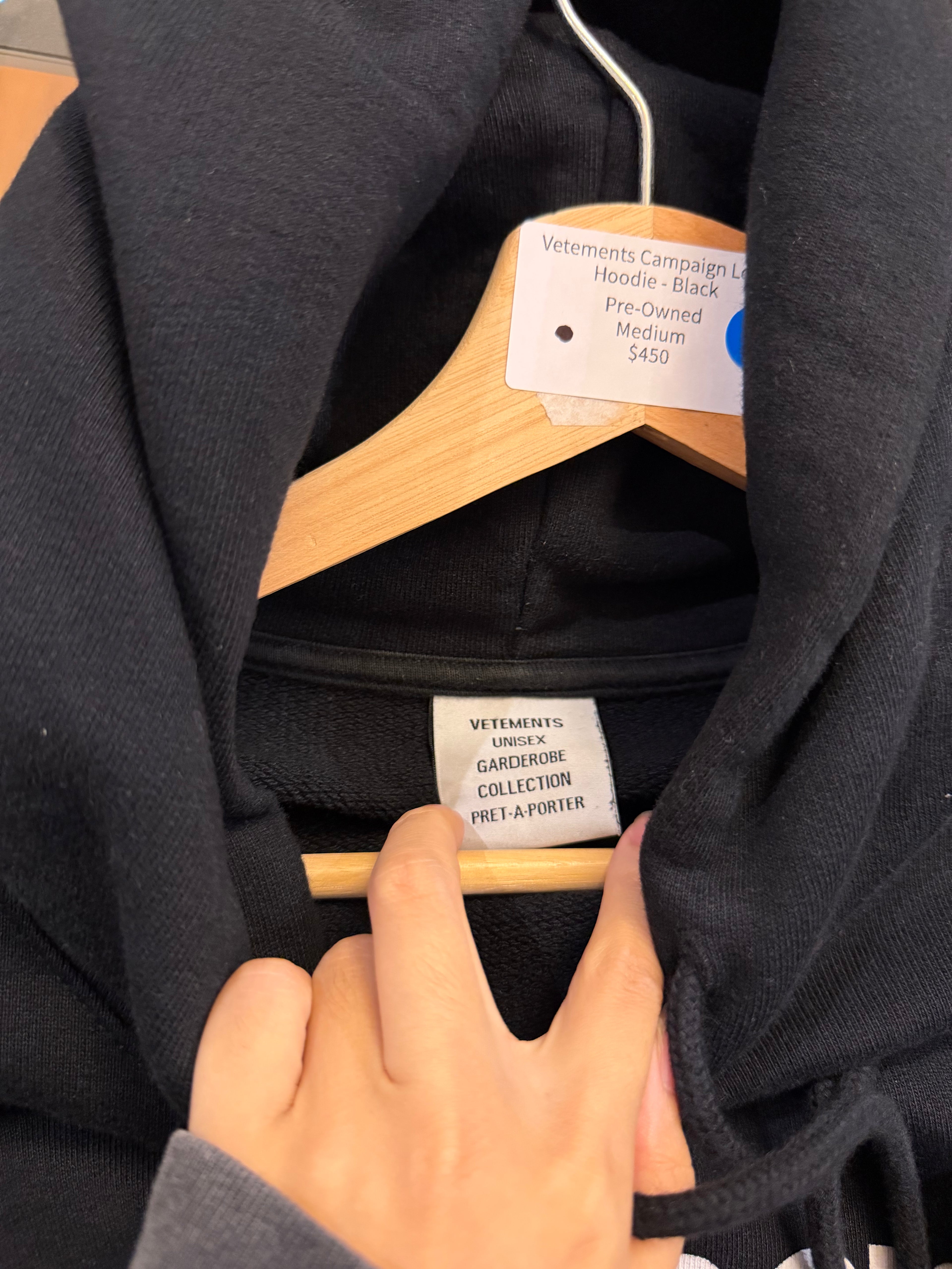Vetements Campaign Logo
Hoodie - Black