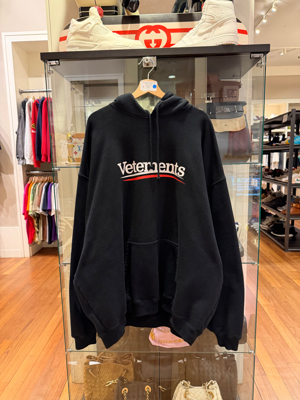 Vetements Campaign Logo
Hoodie - Black