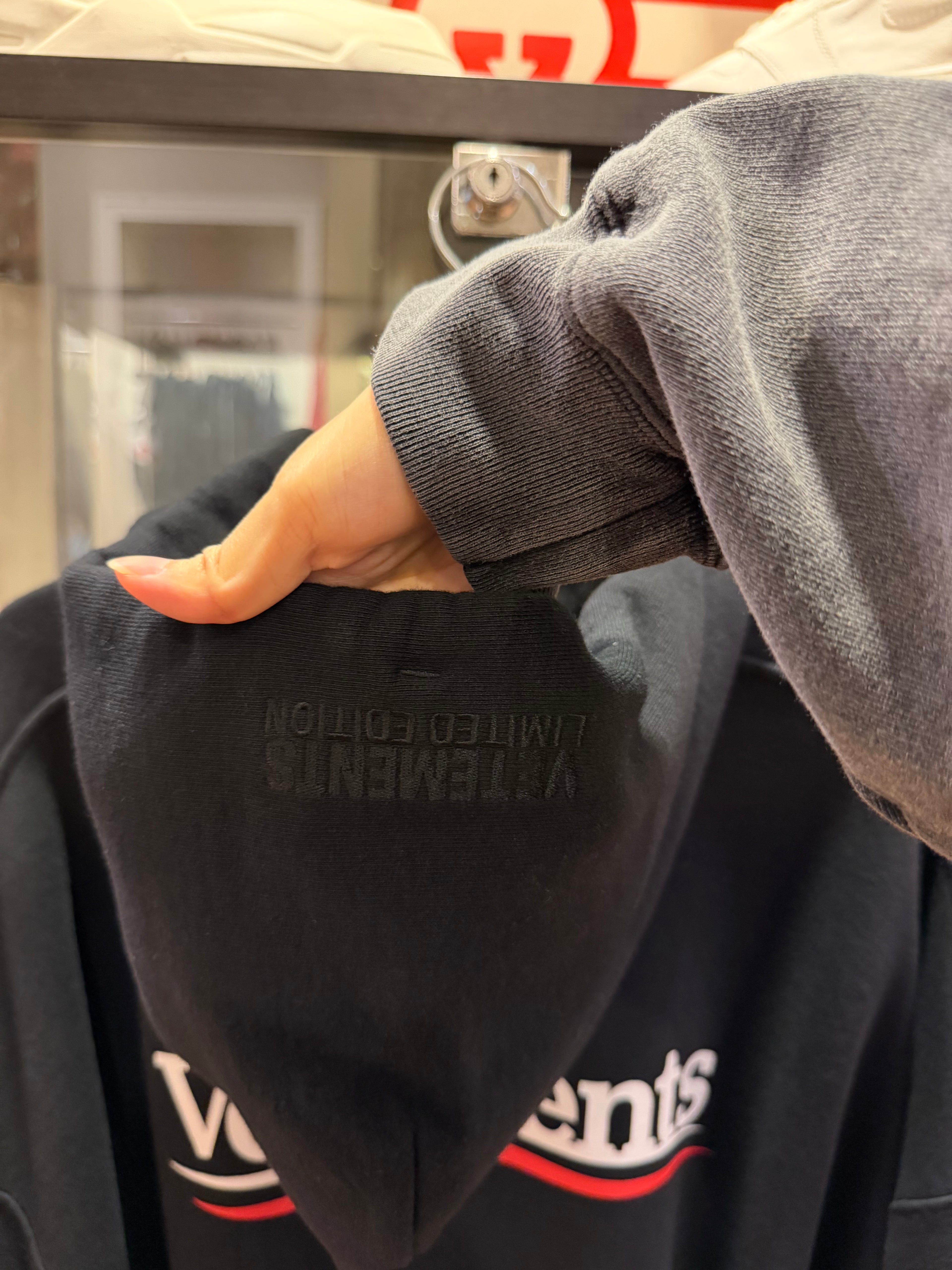Vetements Campaign Logo
Hoodie - Black