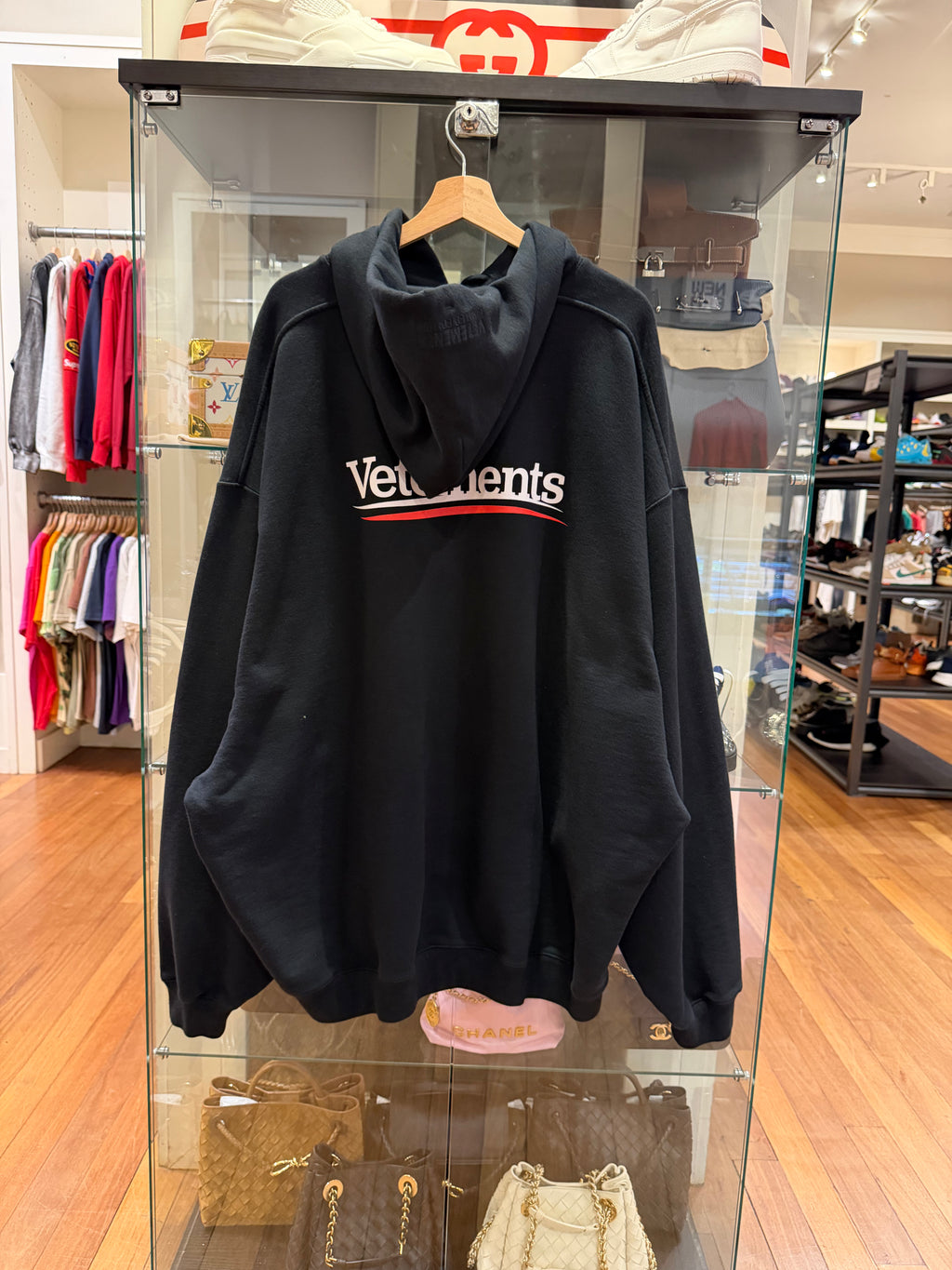 Vetements Campaign Logo
Hoodie - Black