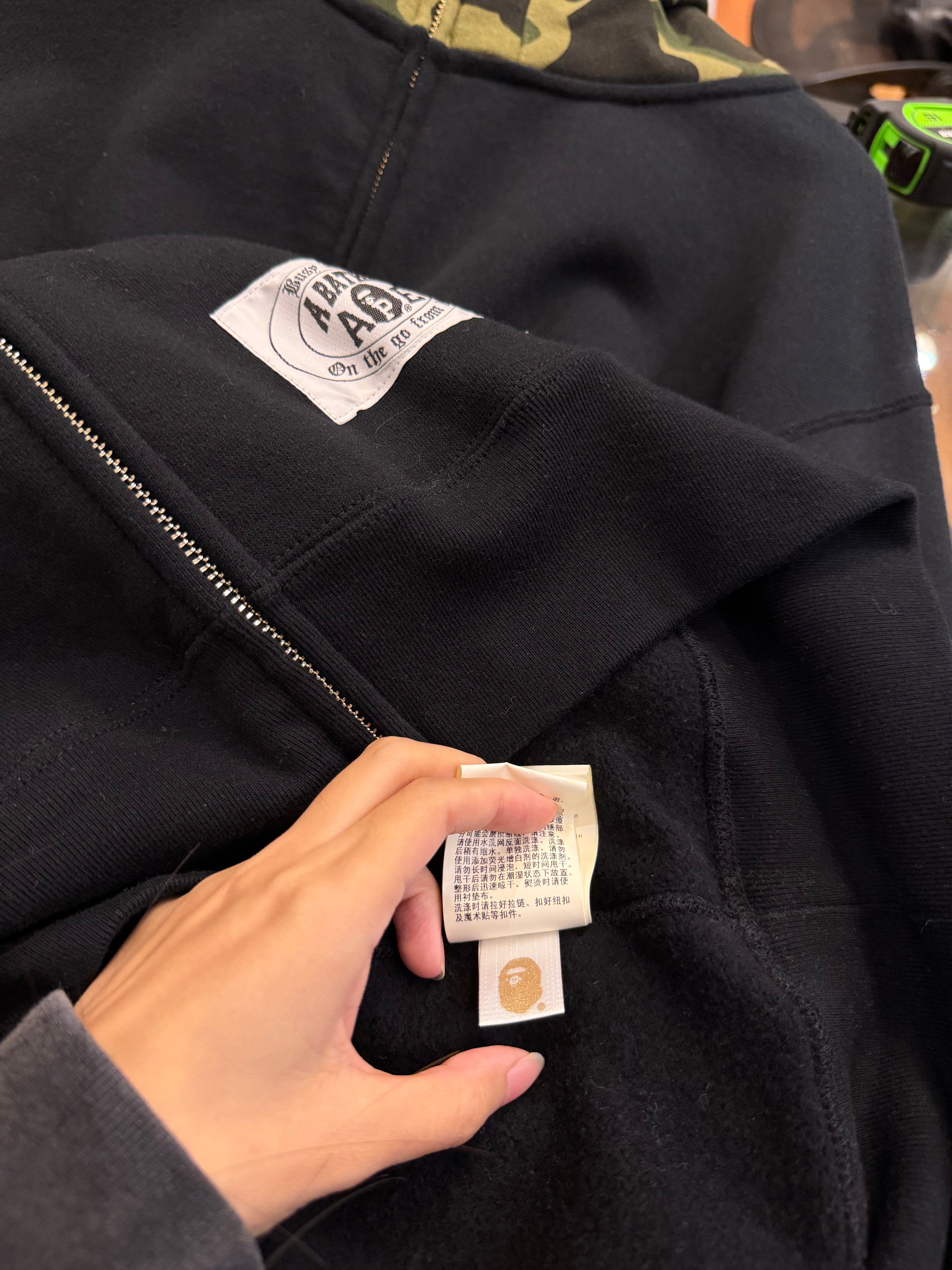 BAPE Embroidered Scuba
Hoodie -Black/Camo