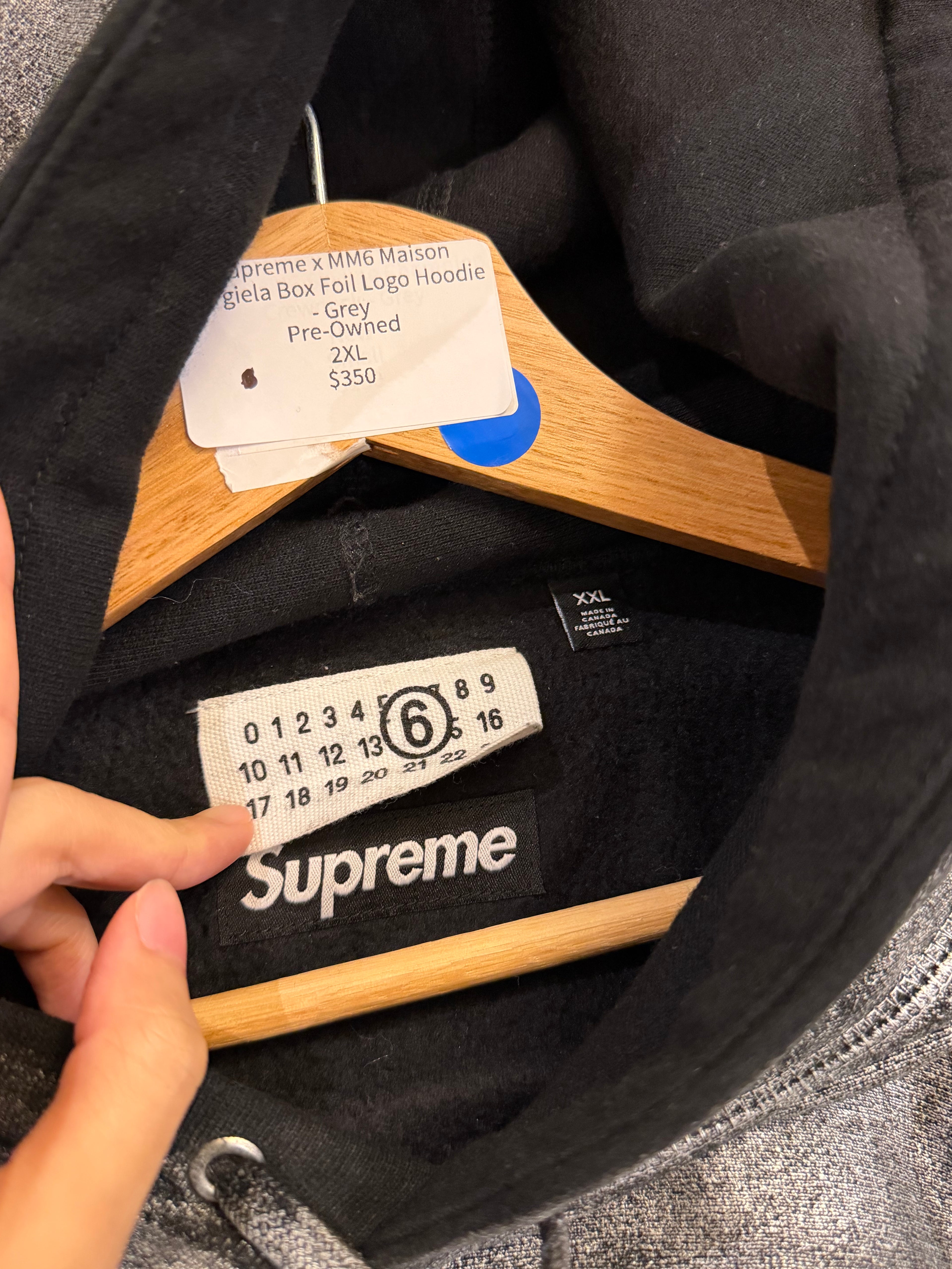 Supreme x MM6 Maison
Margiela Box Foil Logo Hoodie
- Grey