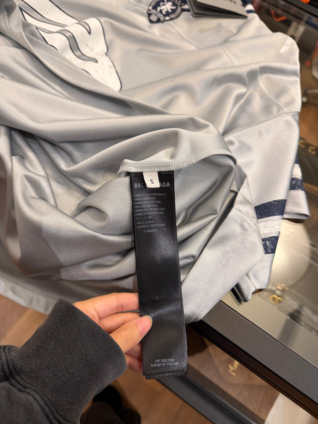 Balenciaga Distressed Crest
Jersey