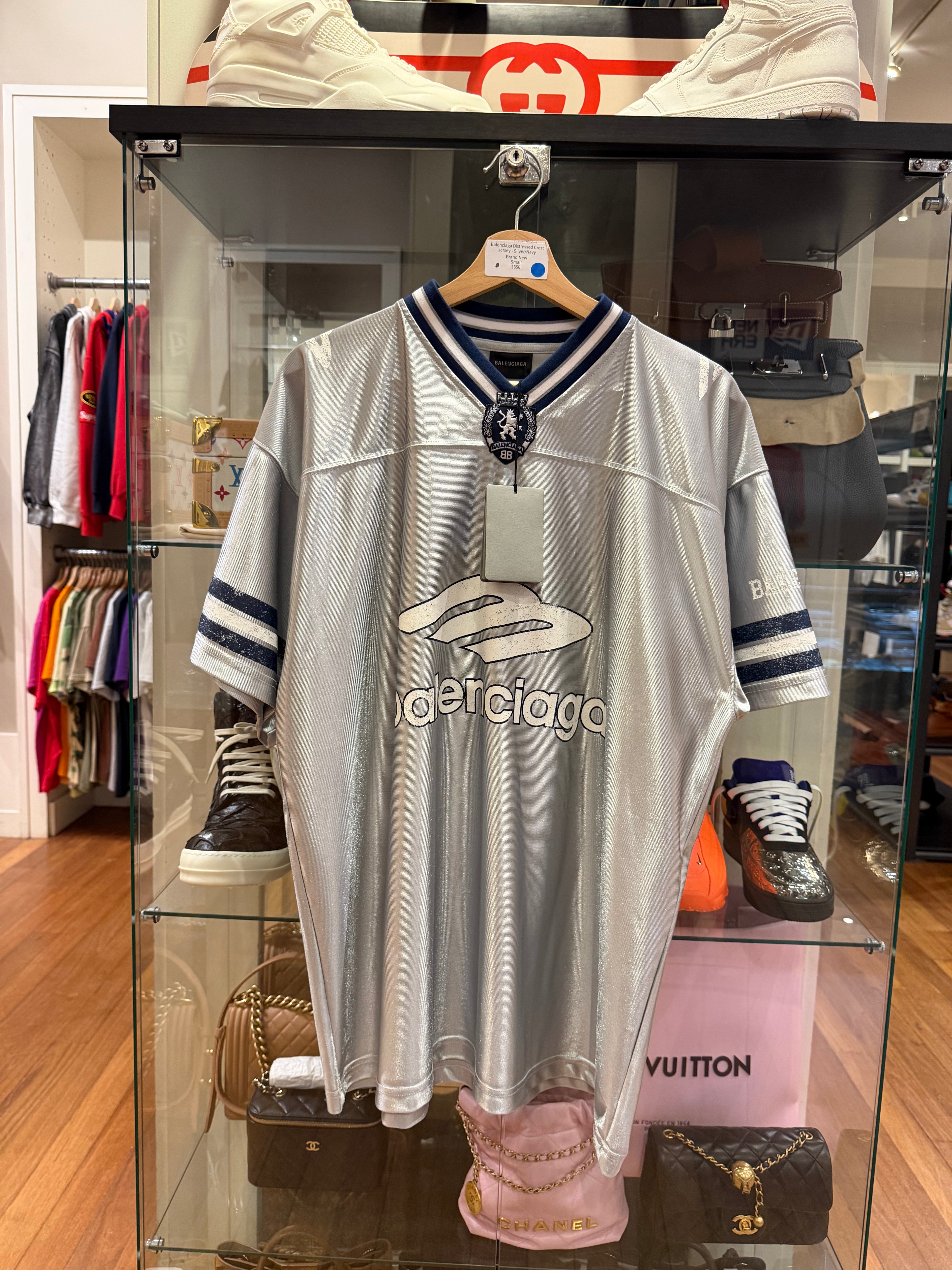 Balenciaga Distressed Crest
Jersey
