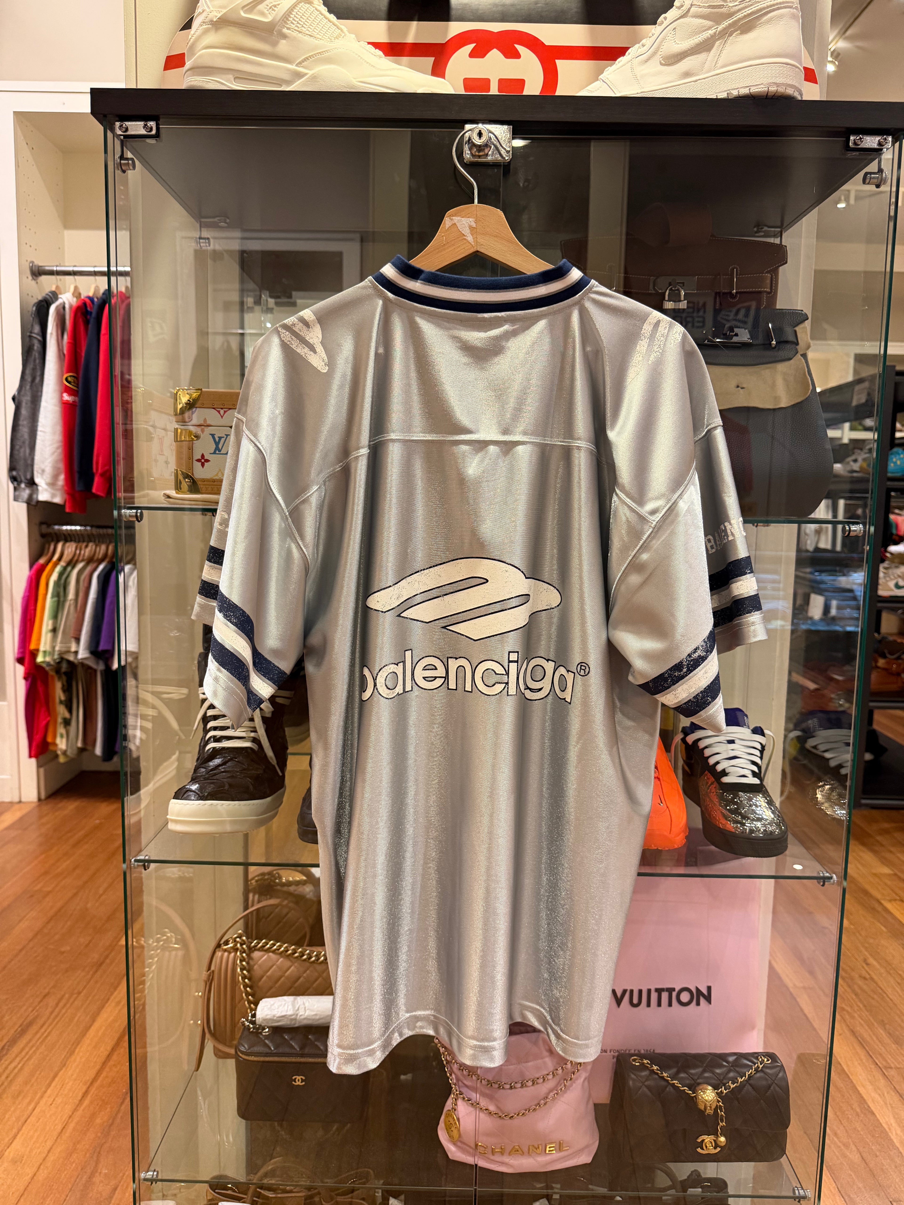 Balenciaga Distressed Crest
Jersey