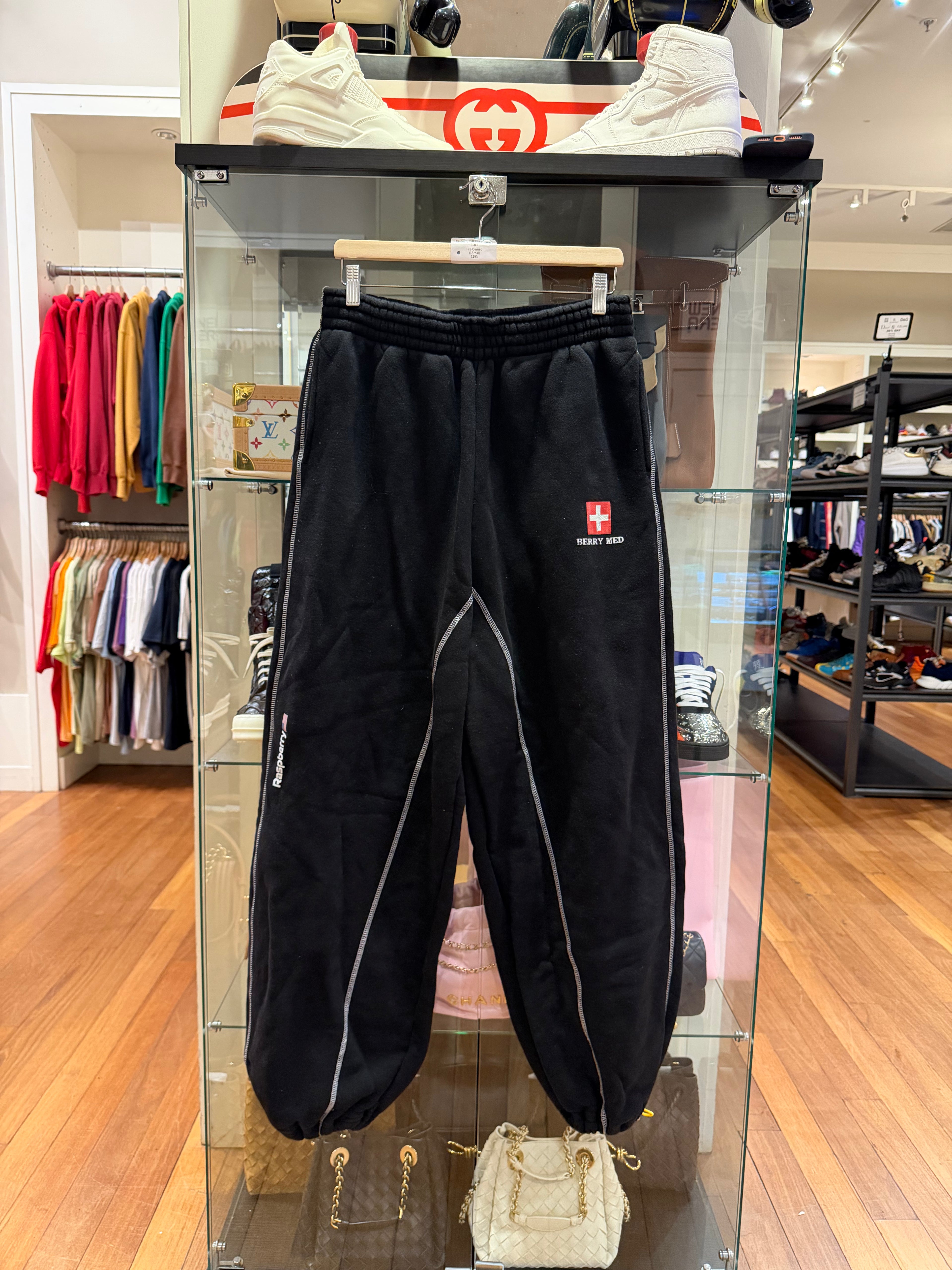 Raspberry Hills Sweatpants - Black