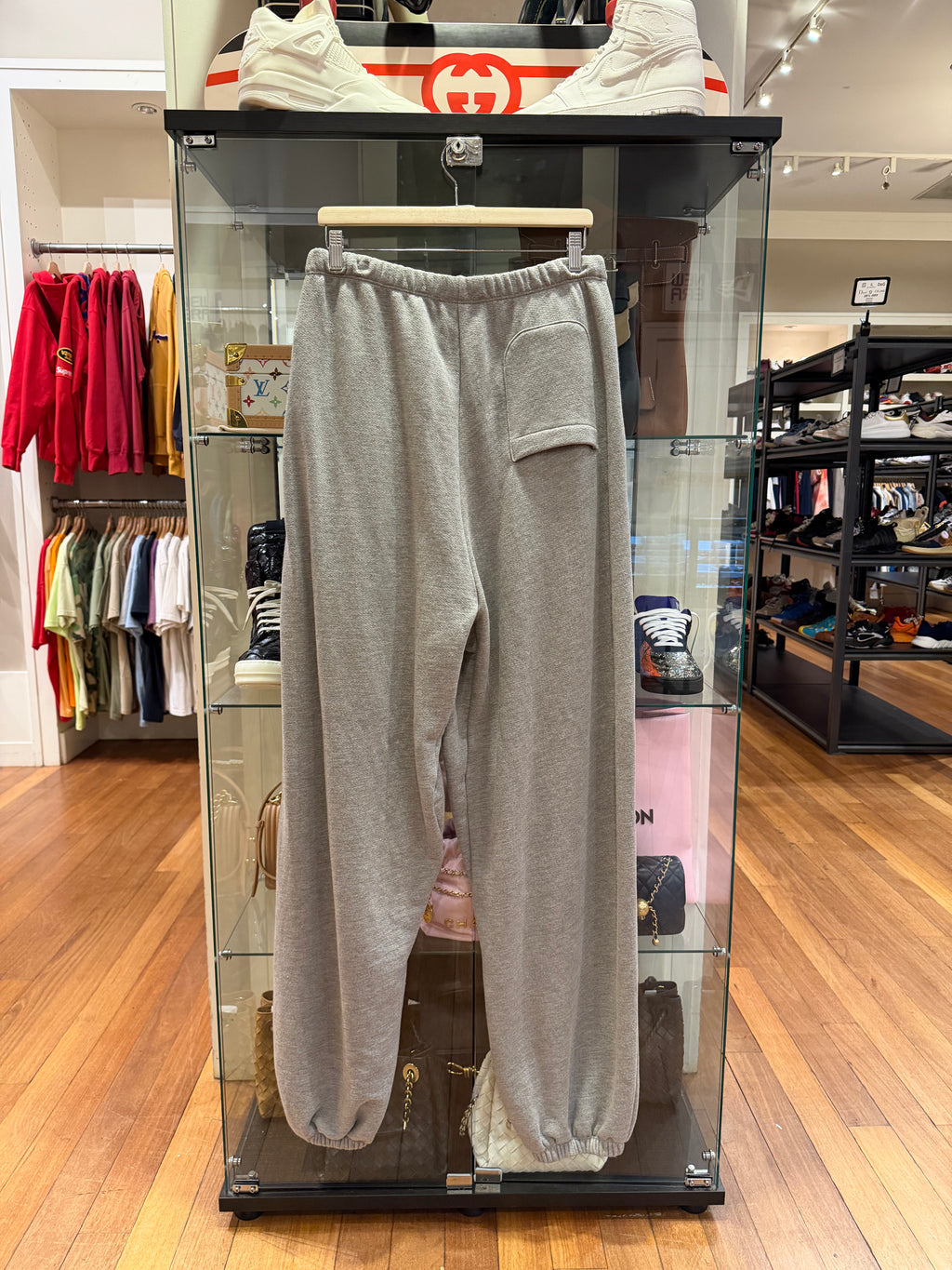 Raspberry Hills × Greedy Unit
Sweatpants - Grey