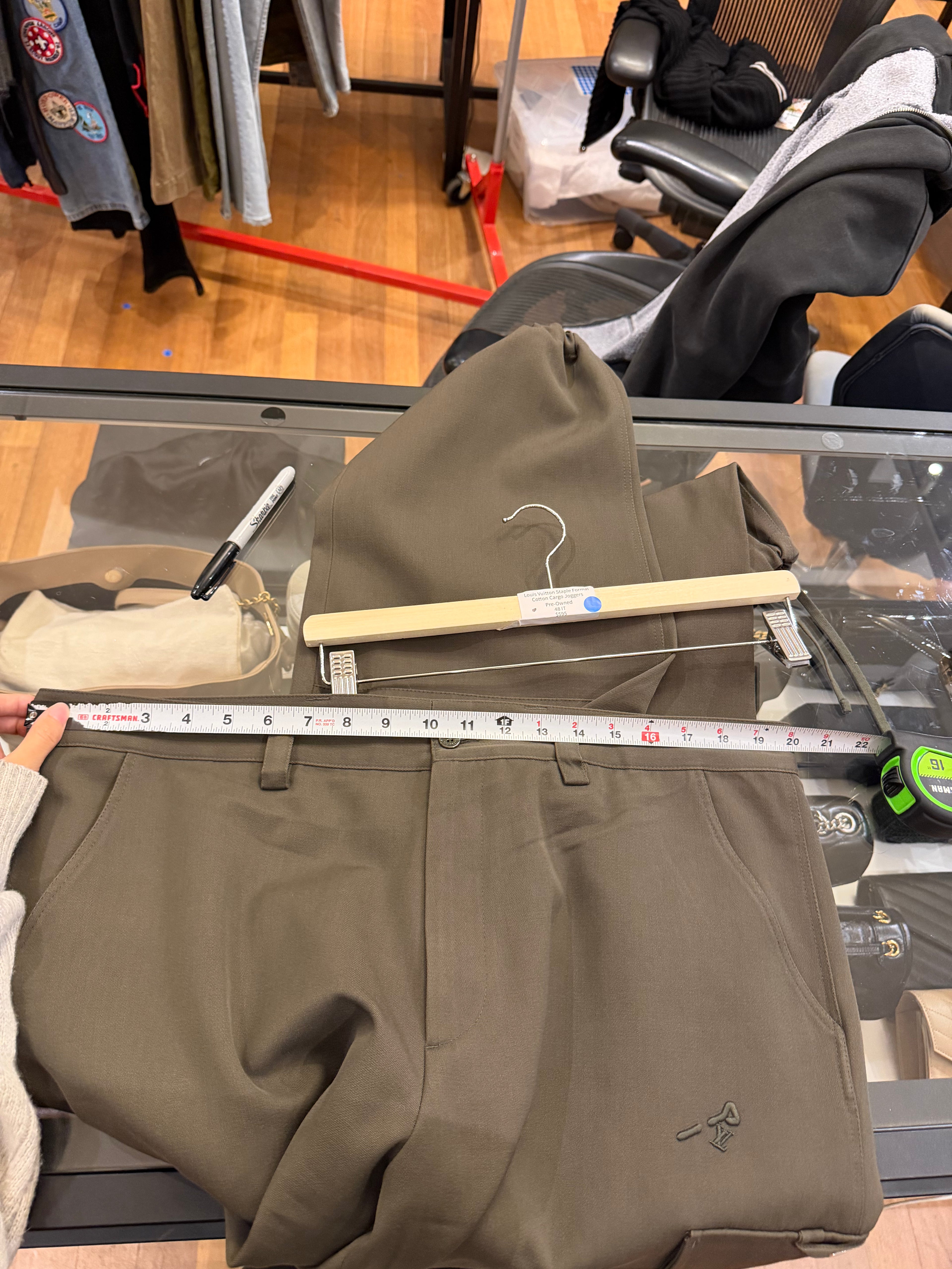 Louis Vuitton Staple Formai
Cotton Cargo Joggers