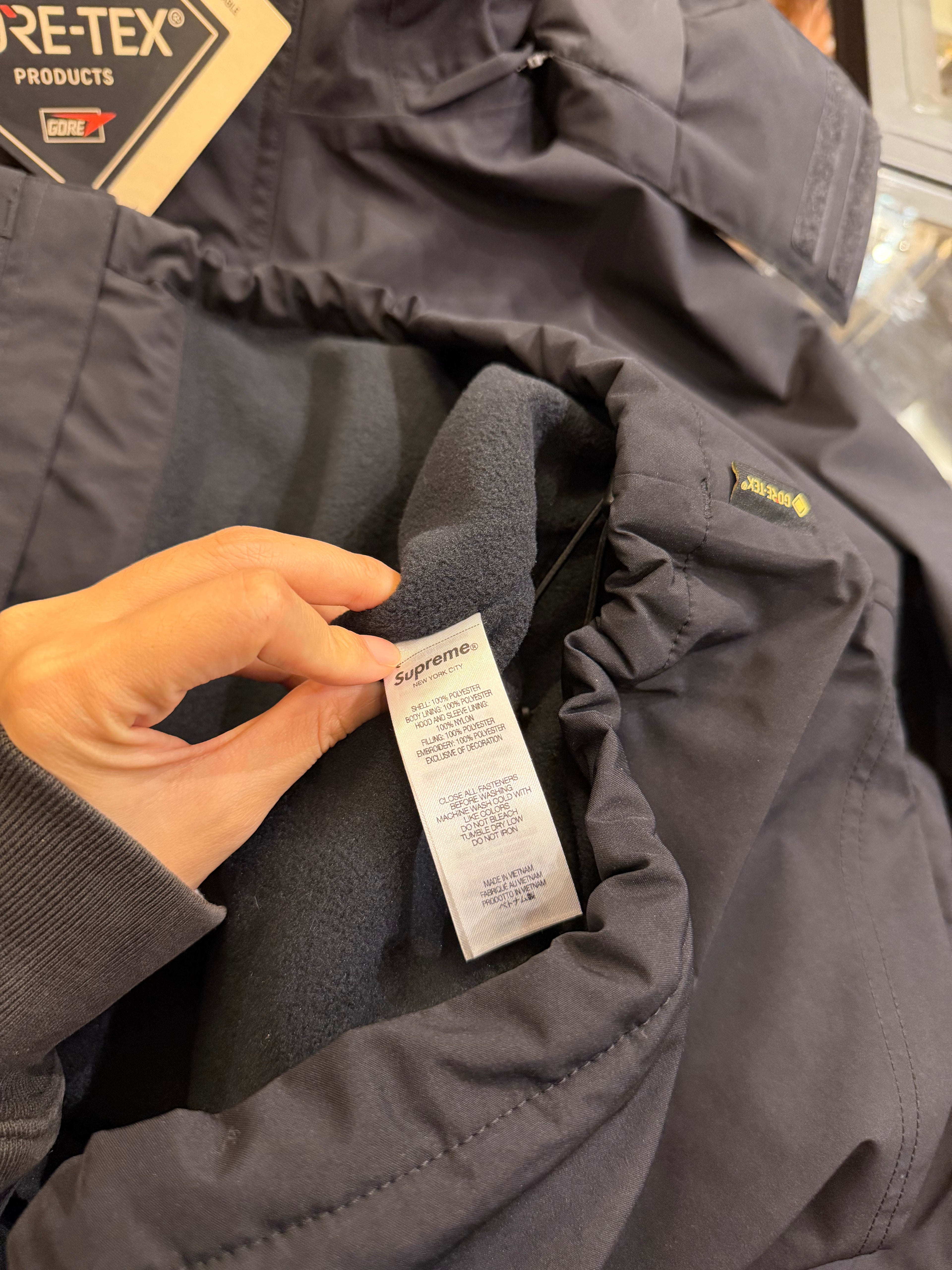 Supreme AOl Gore-Tex Hooded Jacket - Black
