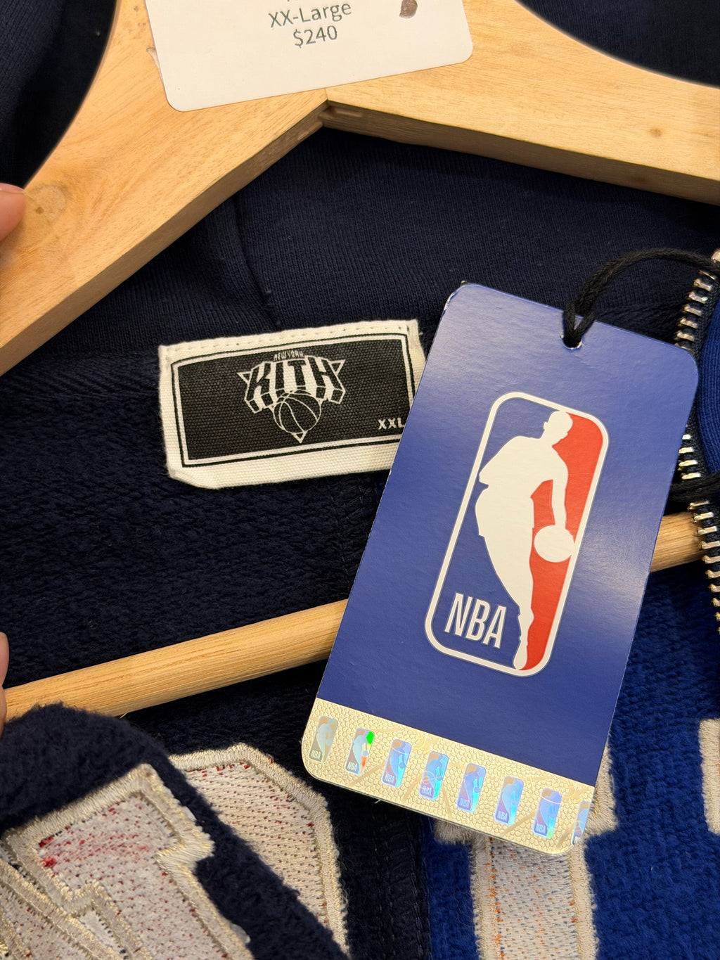 Kith x New York Knicks Mash Up Cropped Braxton Vintage
Hoodie - Nocturnal