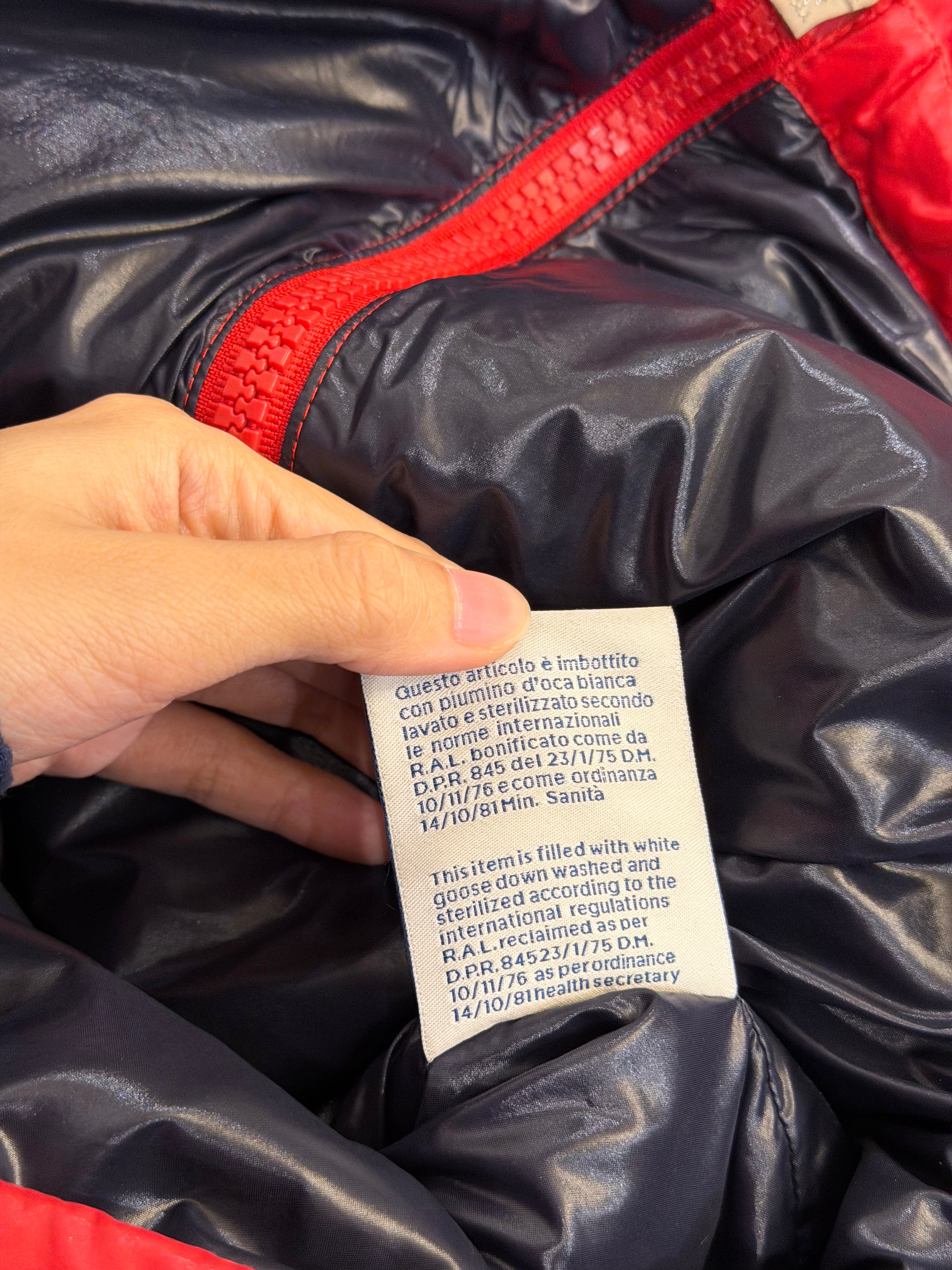 Moncler Gary Giubbotto
Puffer Jacket - Red/Navy