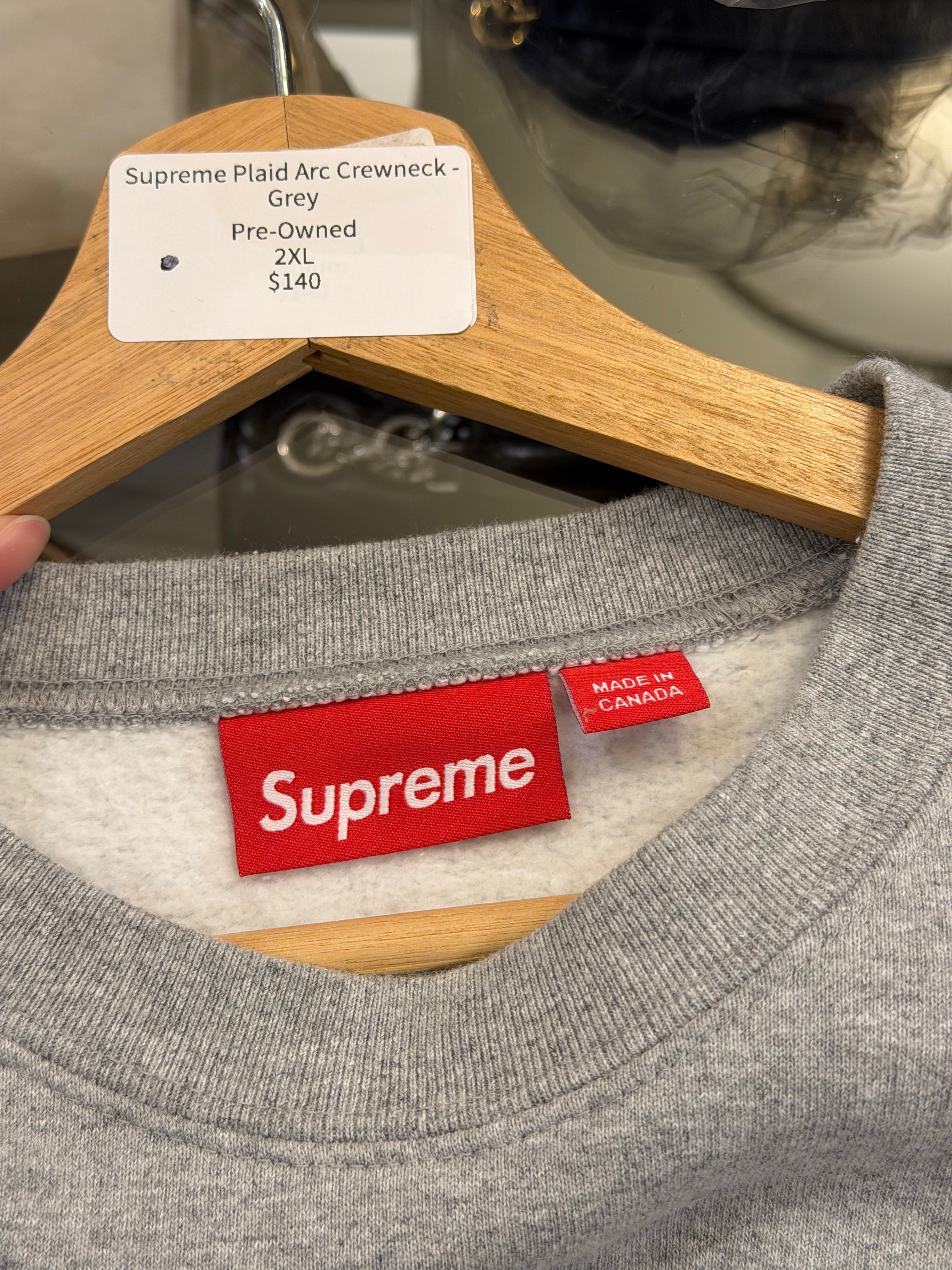 Supreme Plaid Arc Crewneck -
Great
