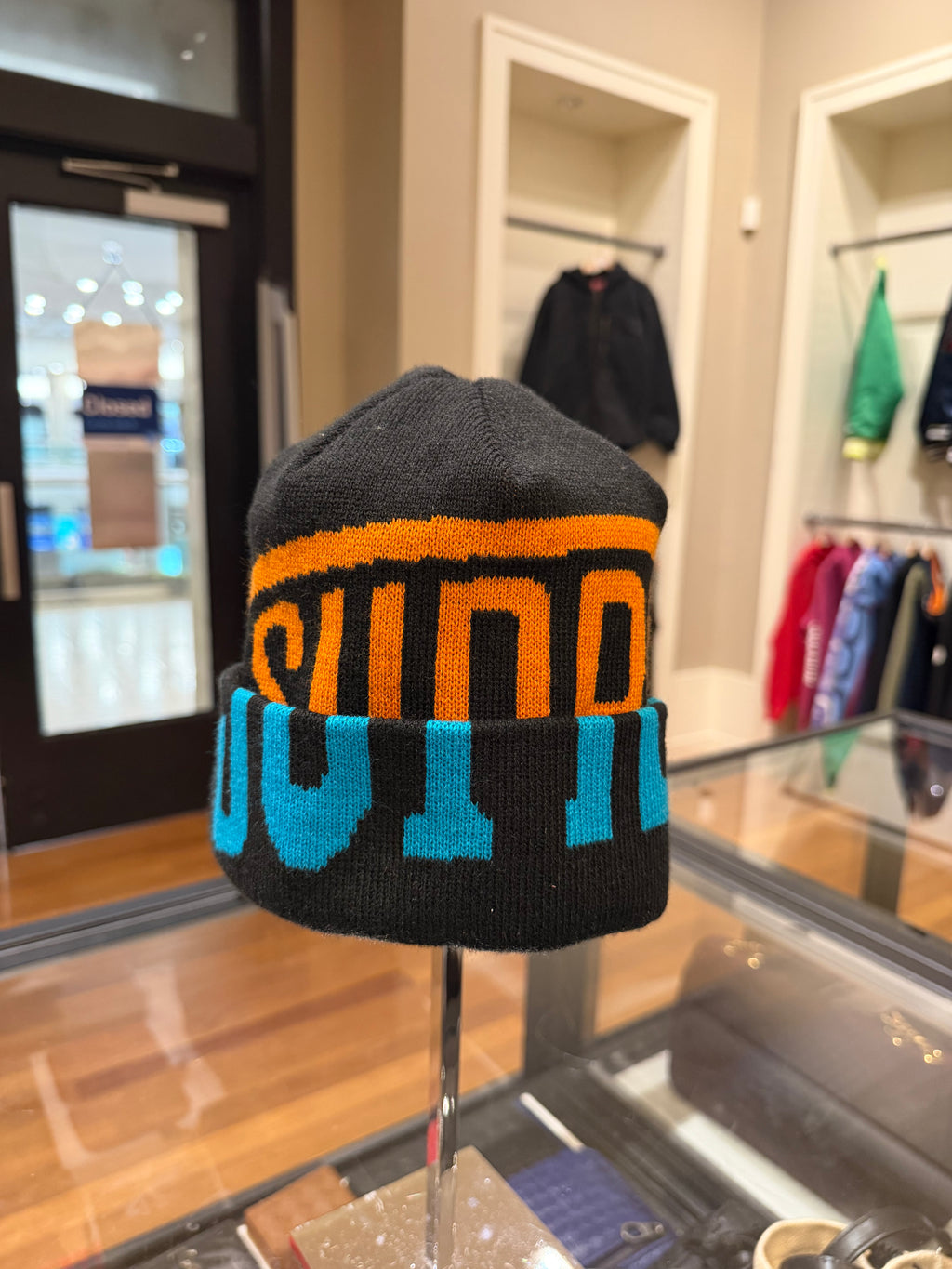 Supreme x New Era 2-Tone Logo Beanie (FW21)