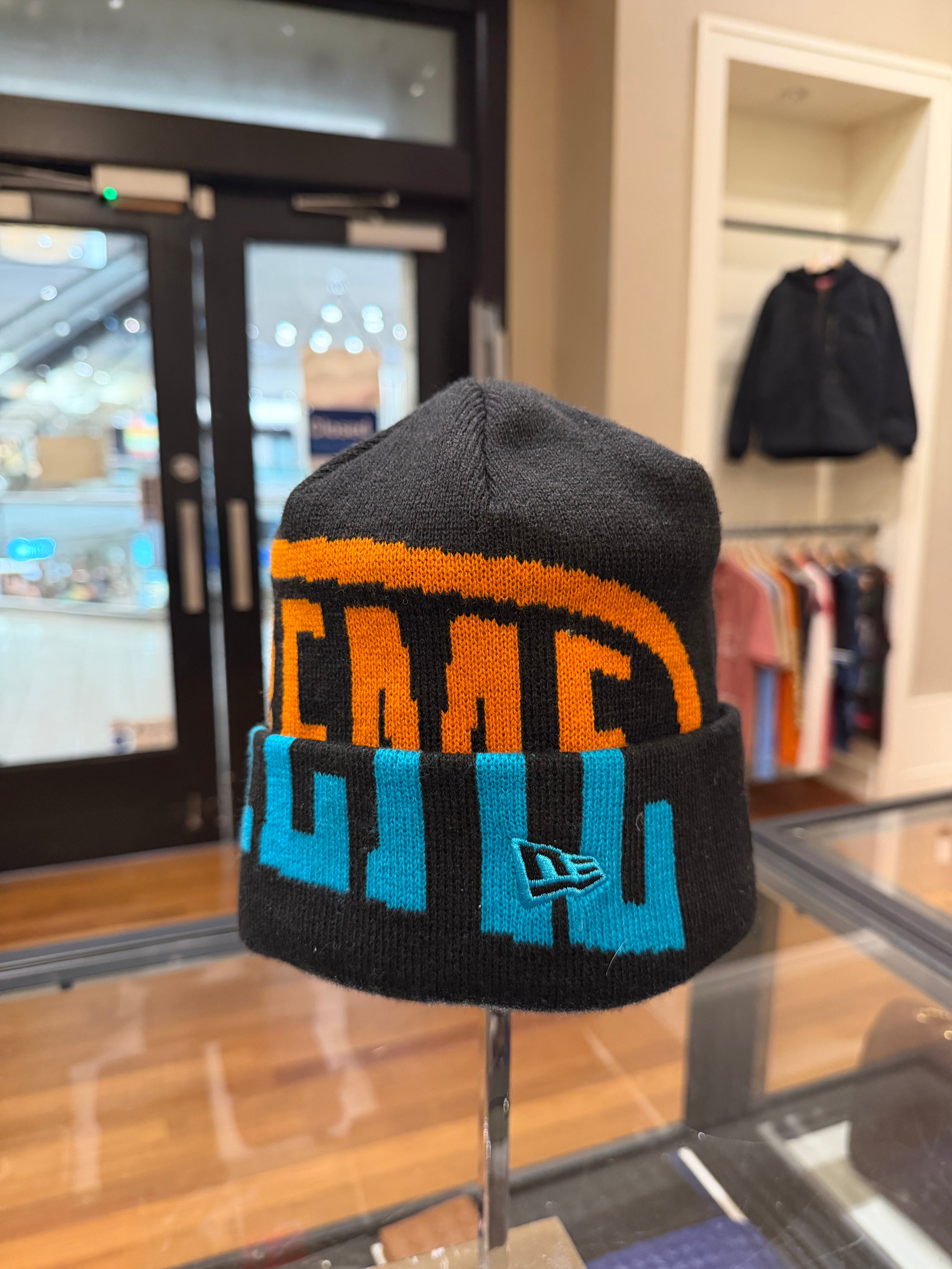 Supreme x New Era 2-Tone Logo Beanie (FW21)