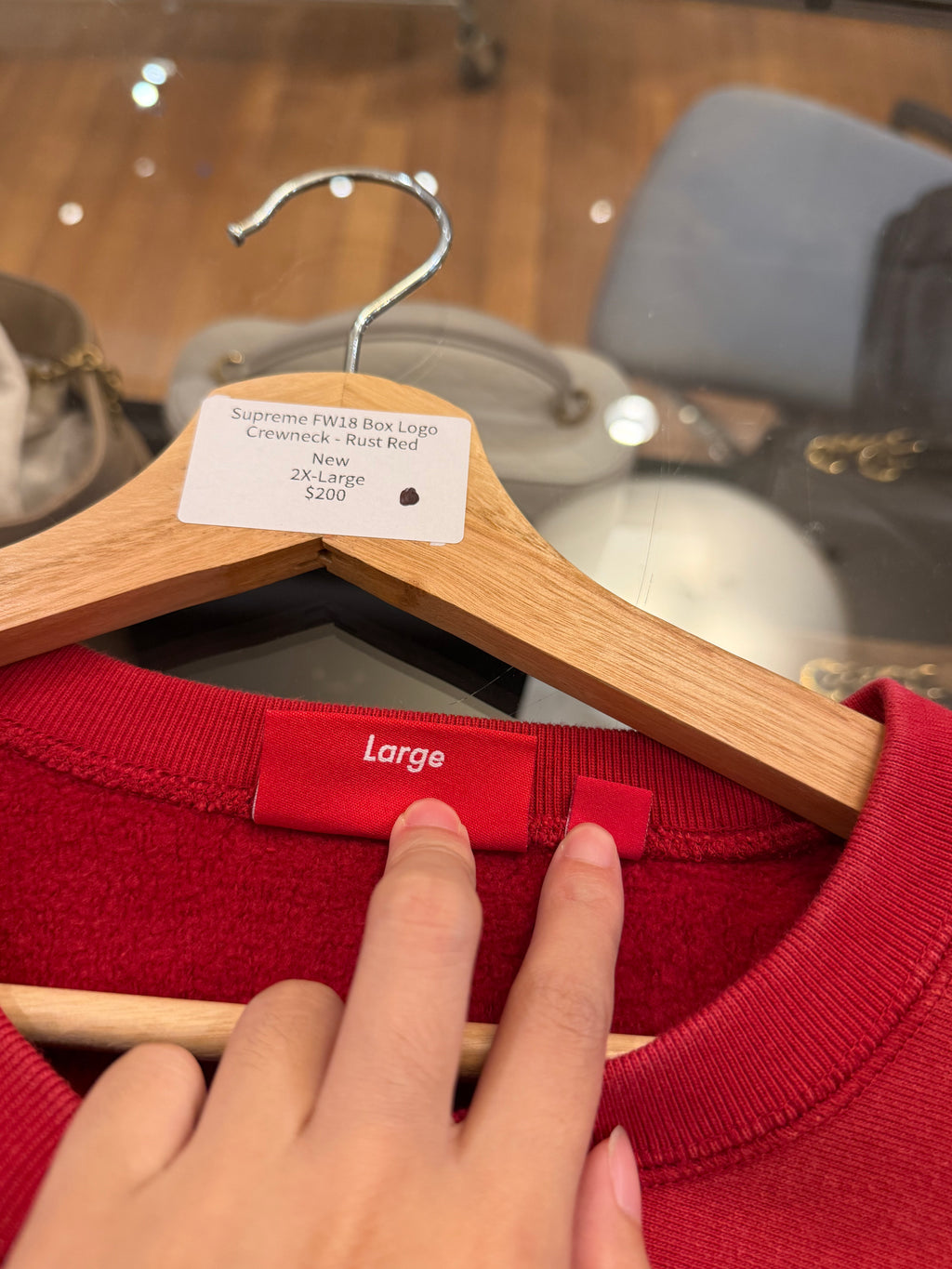 Supreme FW18 Box Logo
Crewneck - Rust Red