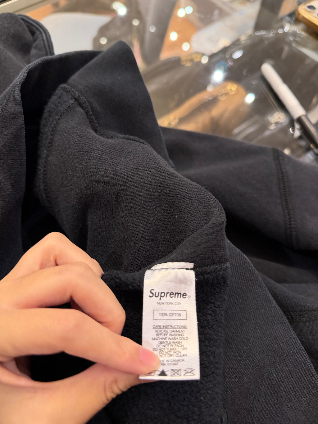 Supreme Swarovski S Logo
Hoodie - Black