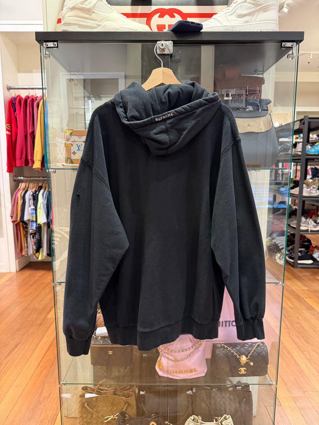 Supreme Swarovski S Logo
Hoodie - Black
