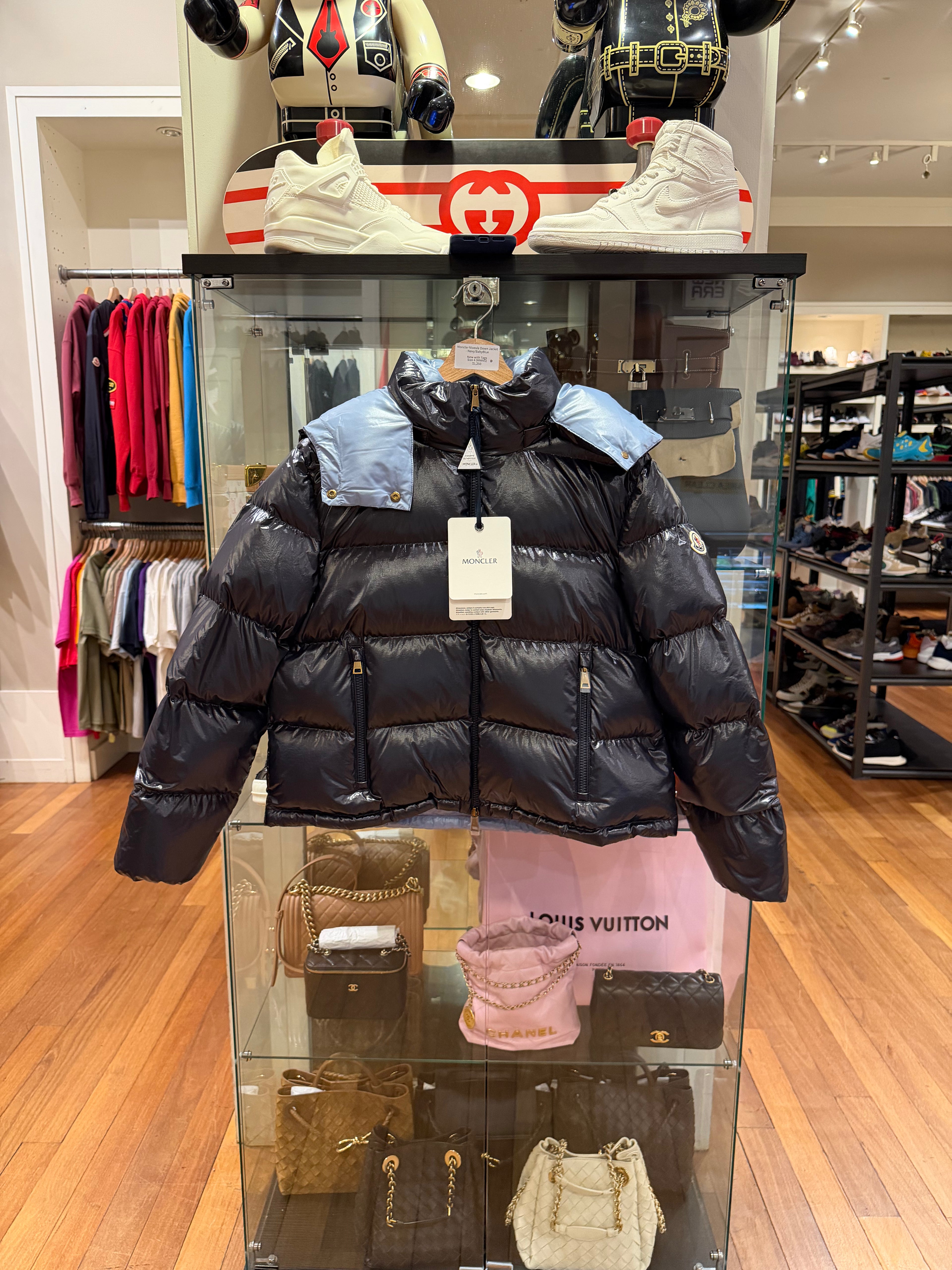 Moncler Niveole Down Jacket
- Navy/BabyBlue