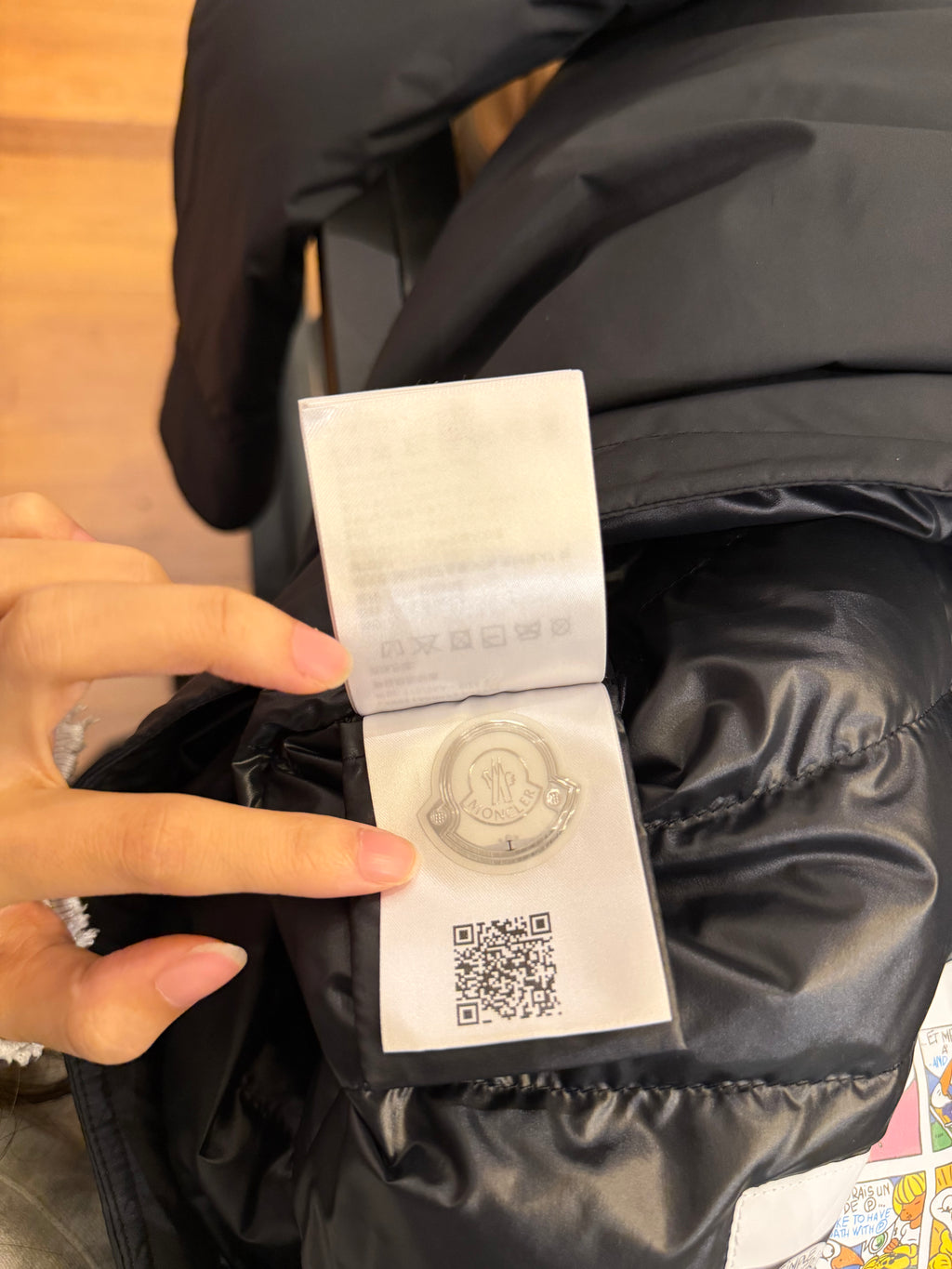 Moncler Vnorviane Giubotto
Down Jacket - Black