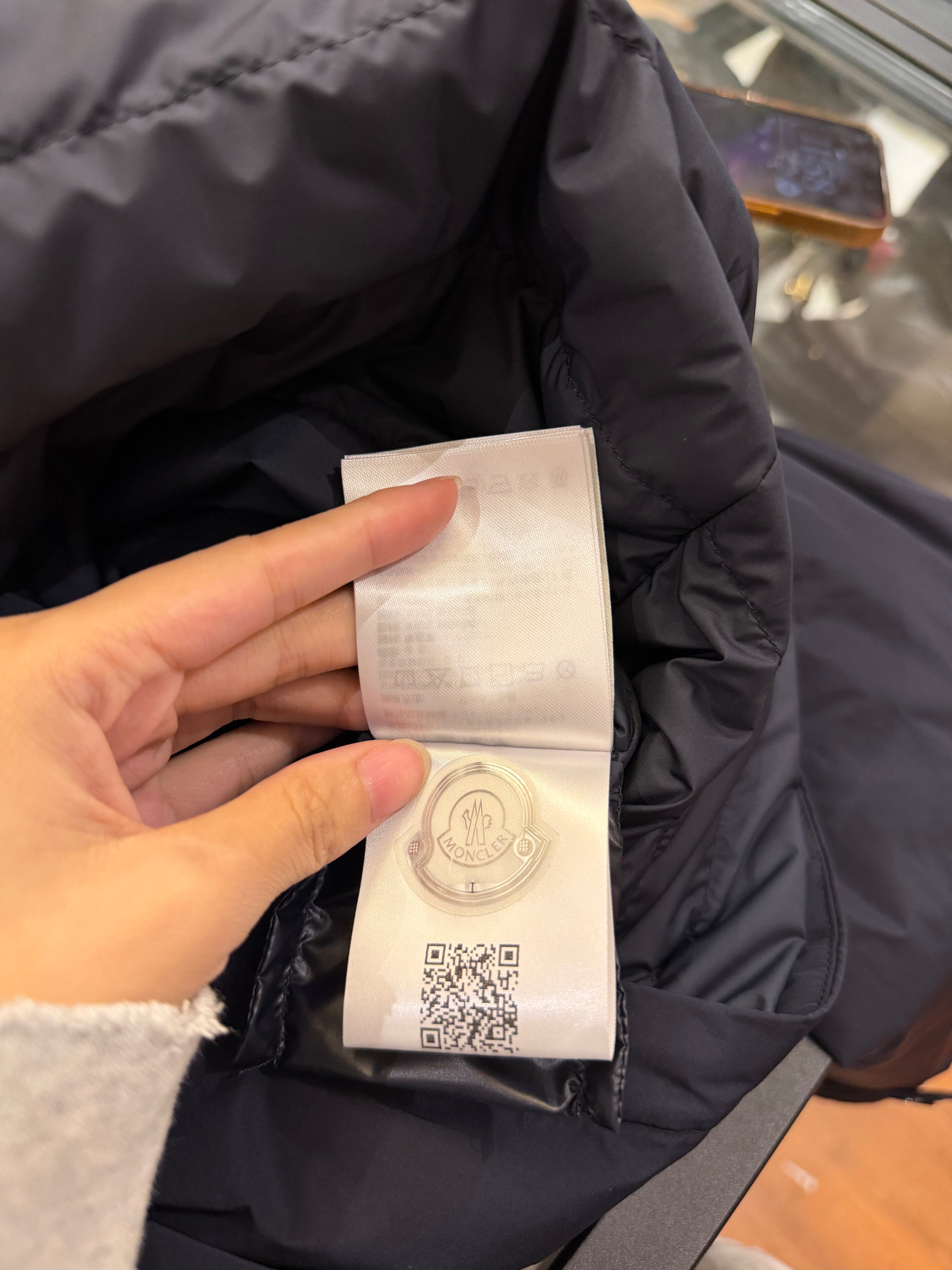 Moncler Evrine Giubotto
Down Jacket - Navy