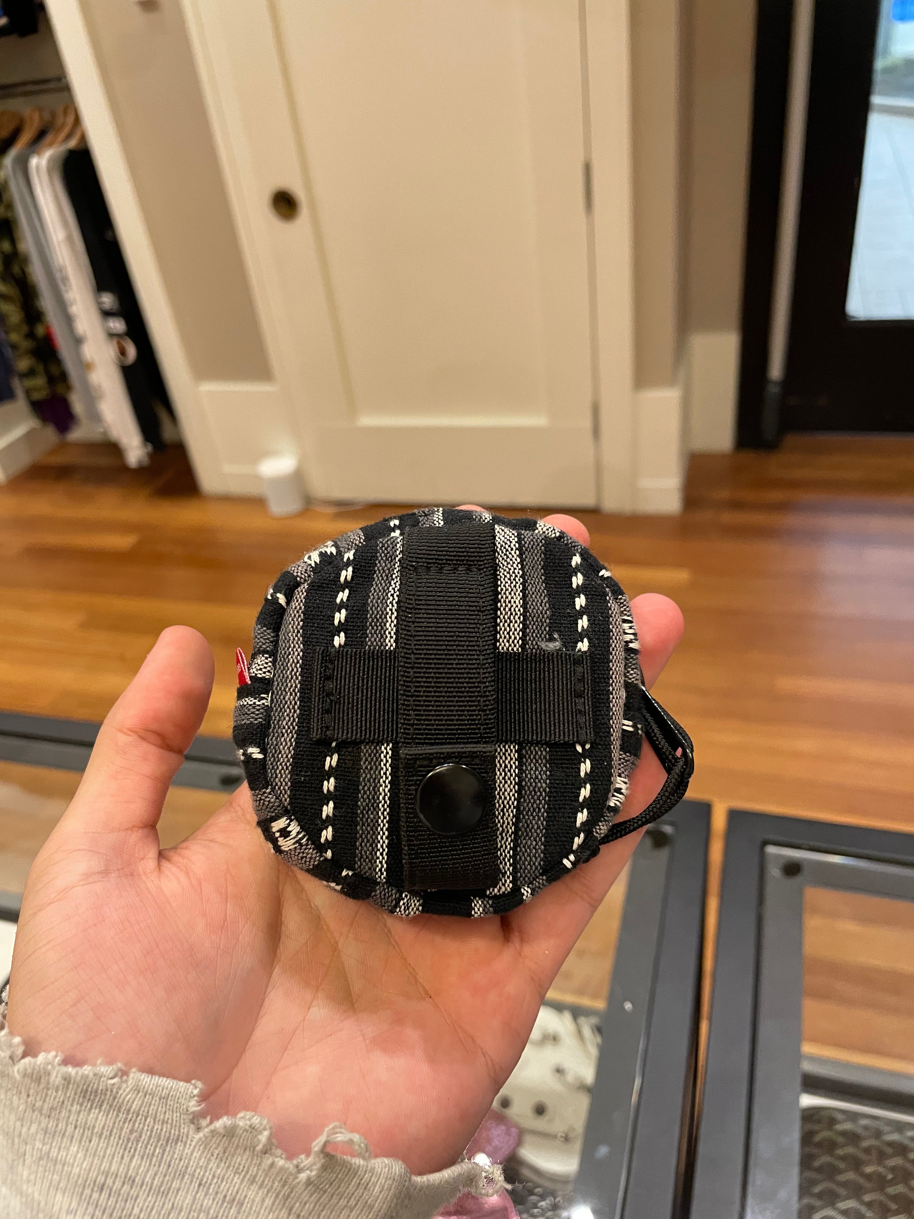 Supreme SS20 Woven Stripe Coin Pouch - Black