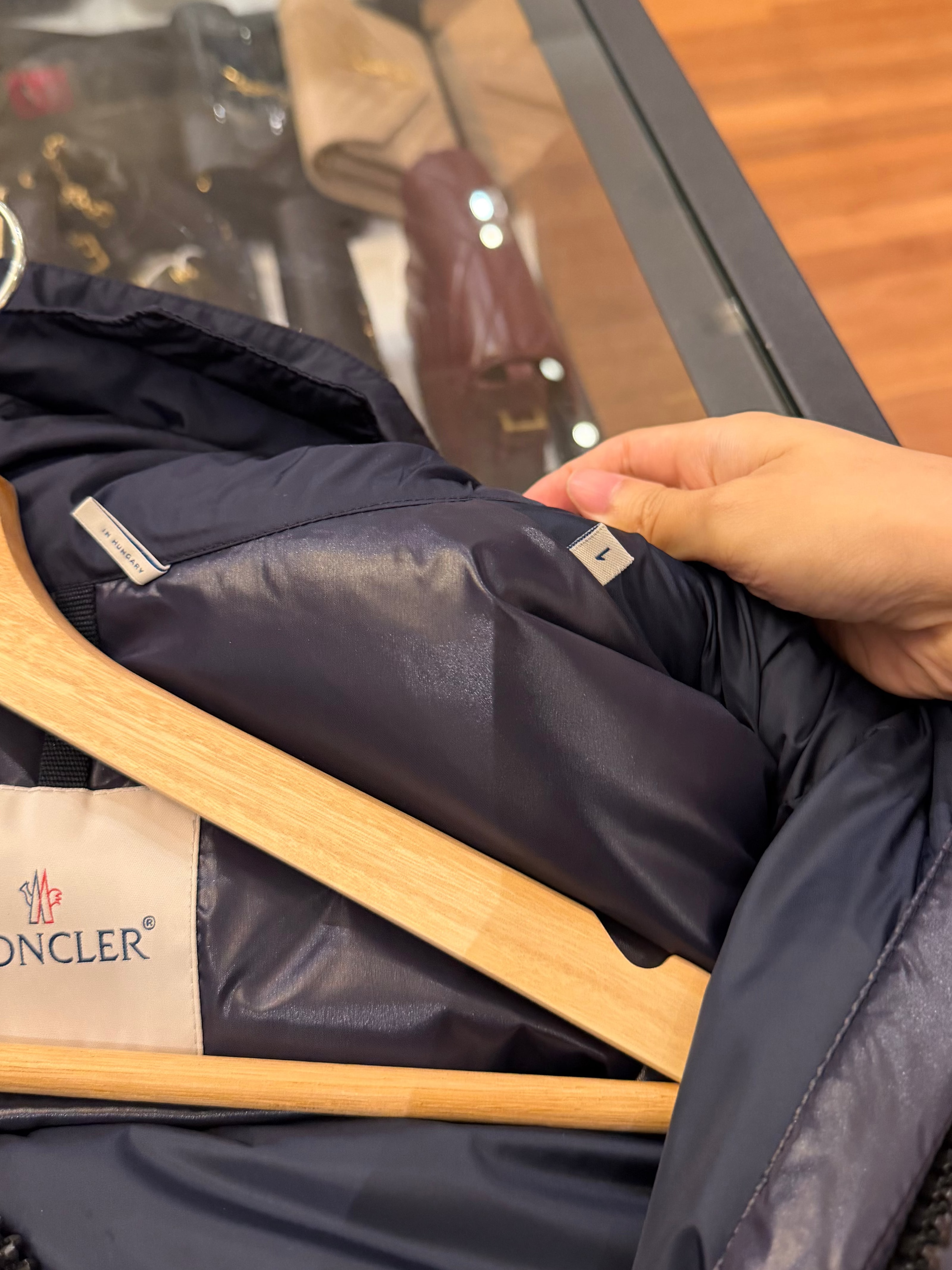 Moncler Elanion Velvet Puffer
Jacket - Navy
