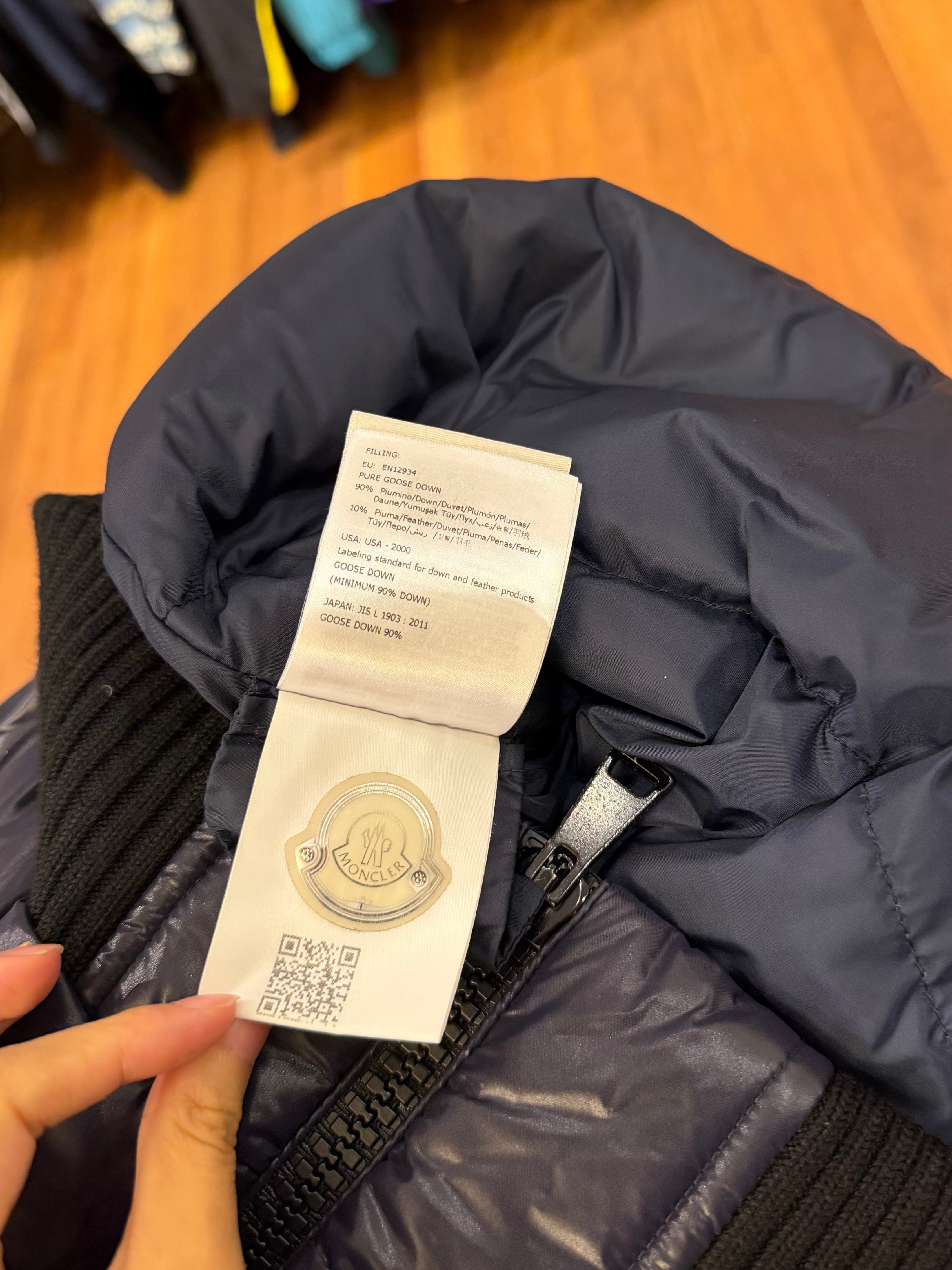 Moncler Elanion Velvet Puffer
Jacket - Navy