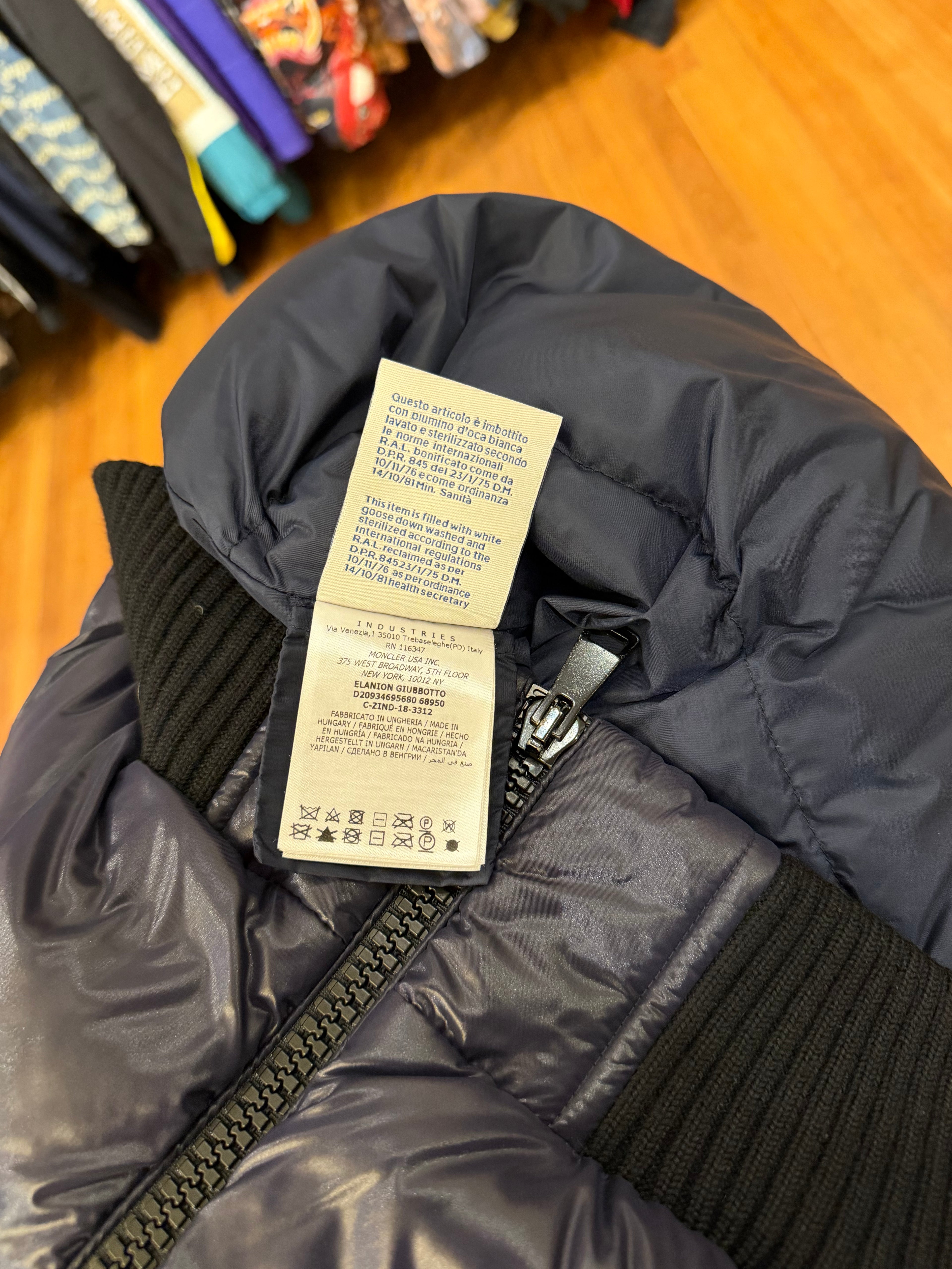 Moncler Elanion Velvet Puffer
Jacket - Navy