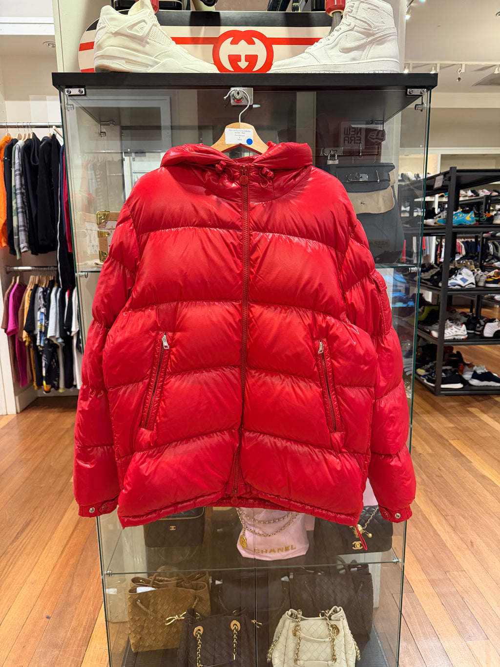 Moncler Ecrins Guibbotto
Jacket - Red