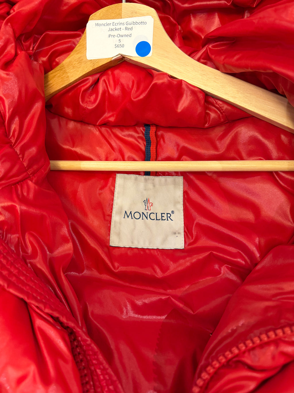 Moncler Ecrins Guibbotto
Jacket - Red