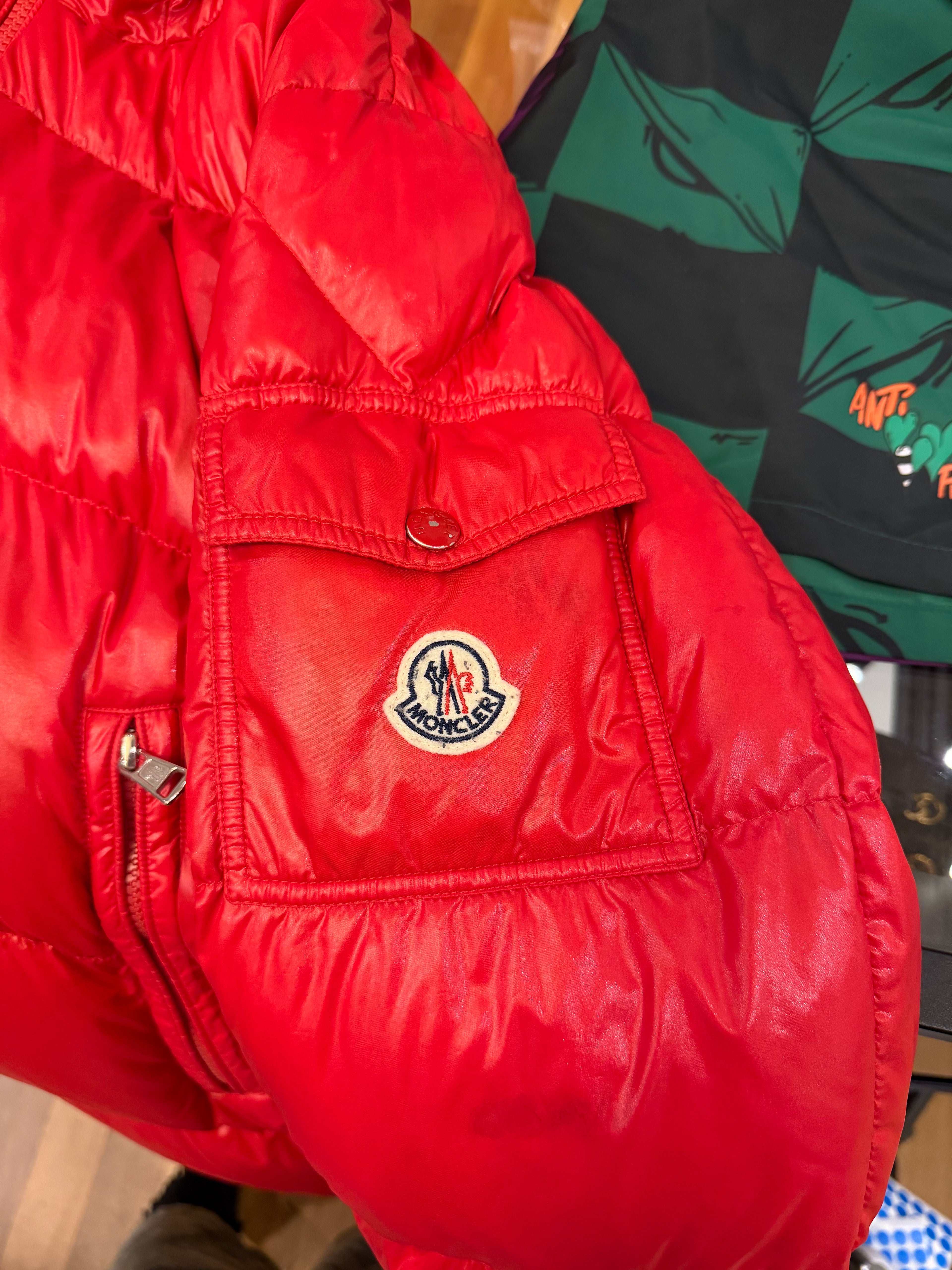 Moncler Ecrins Guibbotto
Jacket - Red