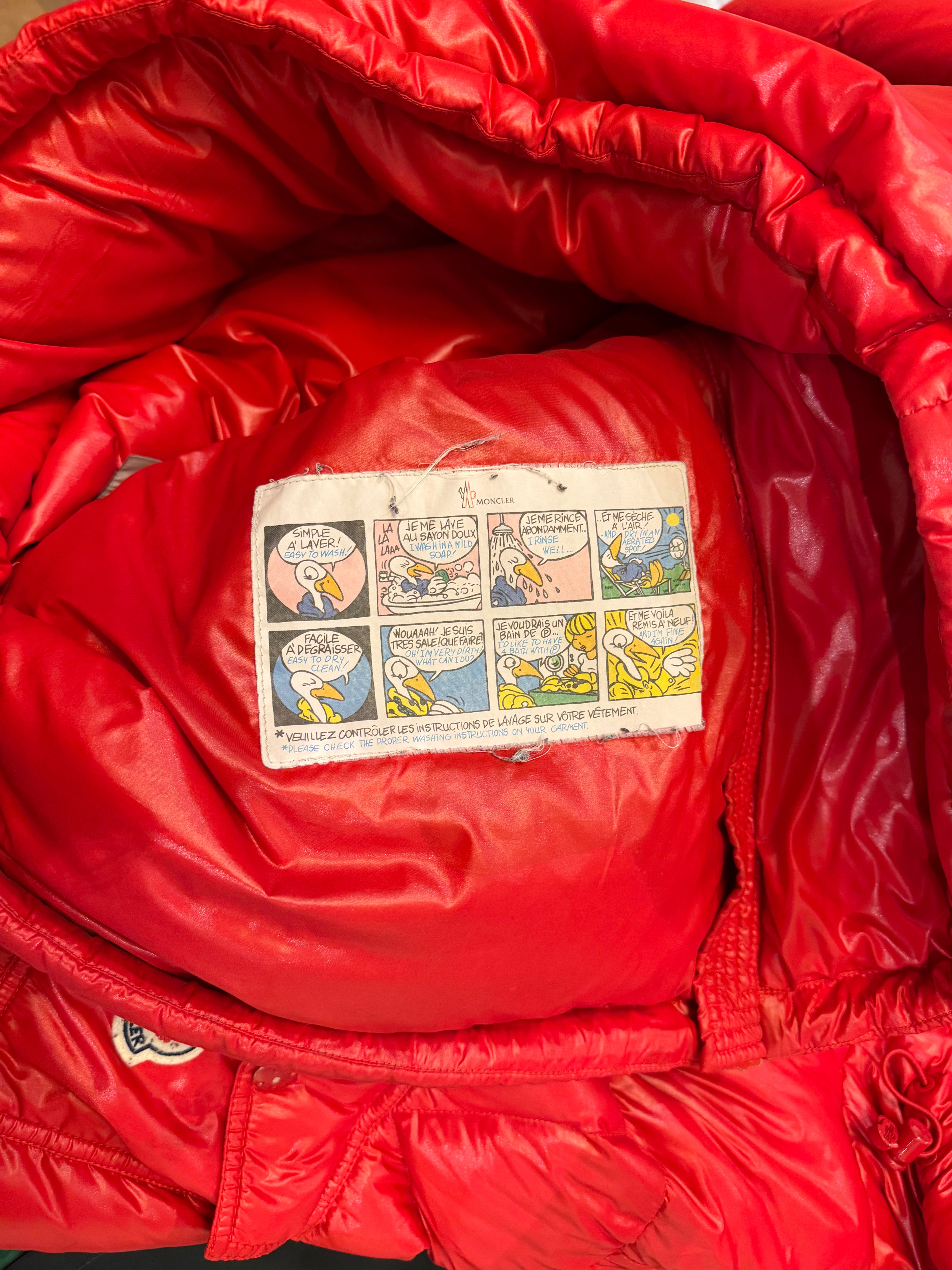 Moncler Ecrins Guibbotto
Jacket - Red